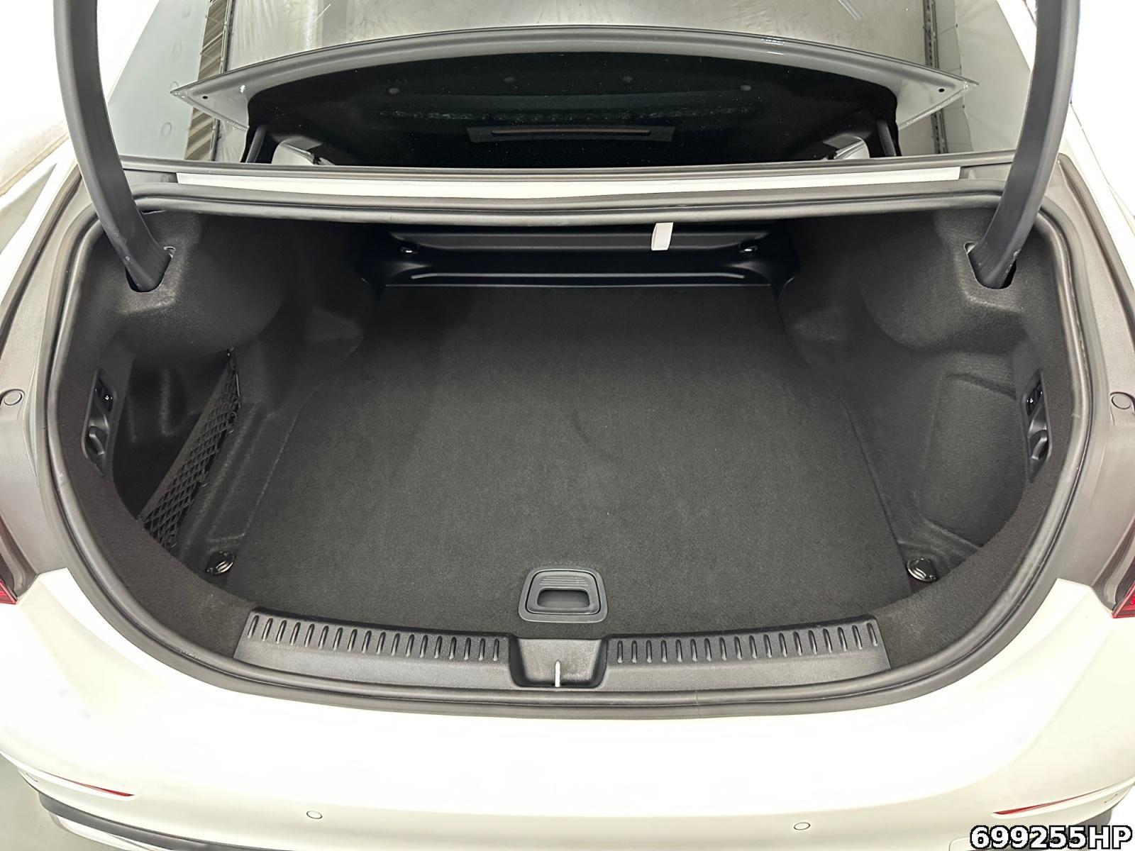 Fahrzeugabbildung Mercedes-Benz E 220 d AMG Night PANO DISTRONIC KEYLESS Ambient