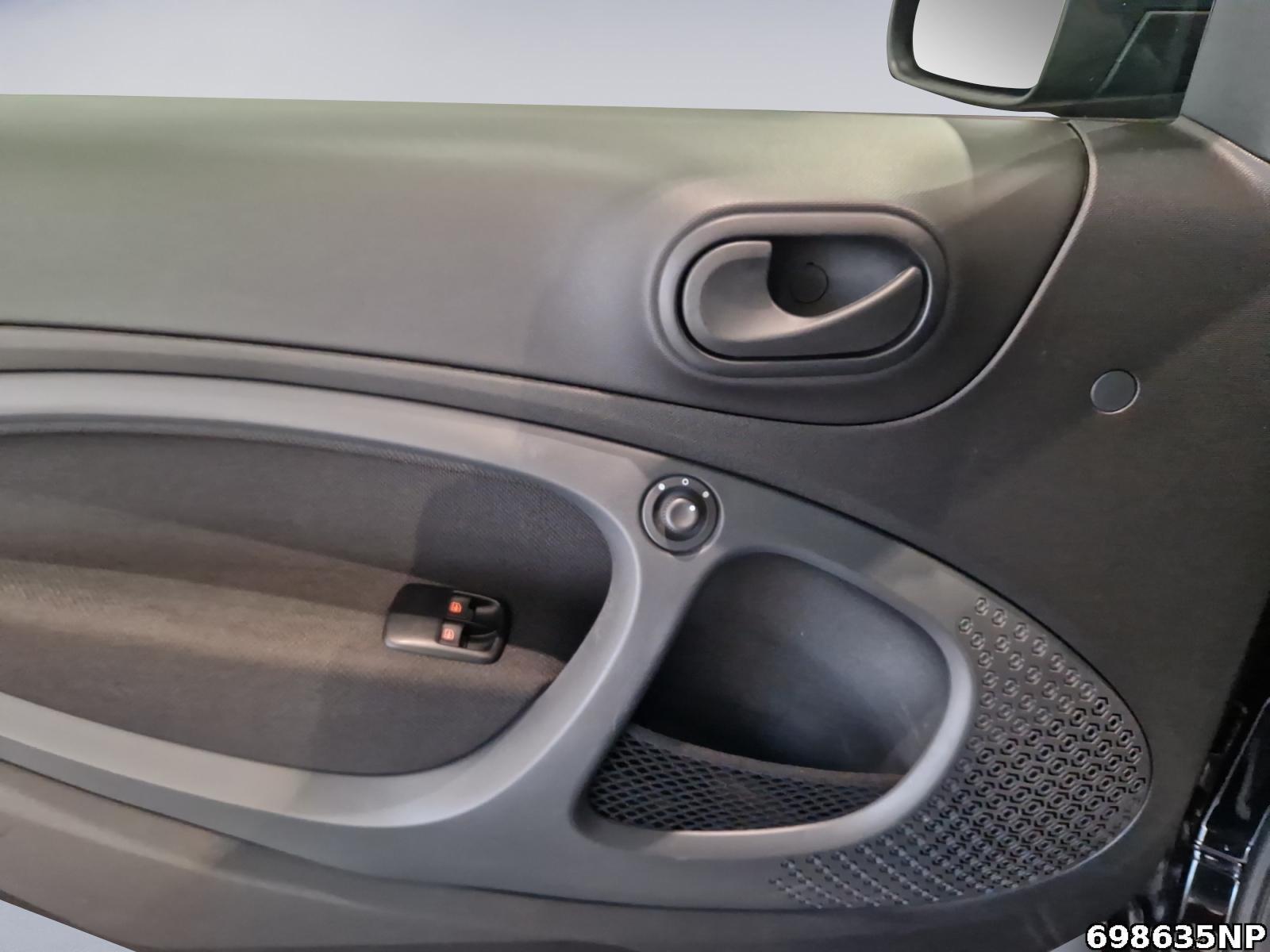 Fahrzeugabbildung Smart ForTwo EQ Cabrio Einparkhilfe hinten 22KW