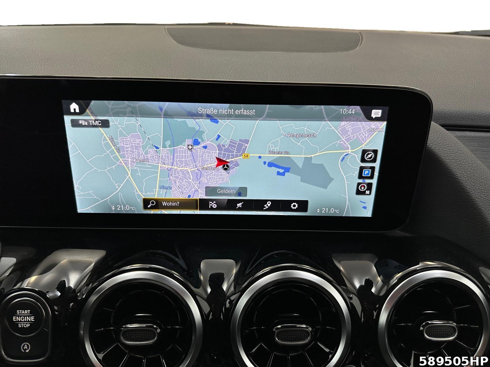 Fahrzeugabbildung Mercedes-Benz GLA 200 AMG LED DISTRONIC Rückfahrkamera