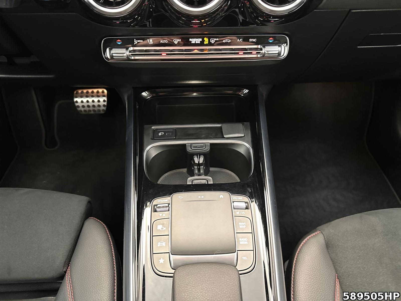 Fahrzeugabbildung Mercedes-Benz GLA 200 AMG LED DISTRONIC Rückfahrkamera