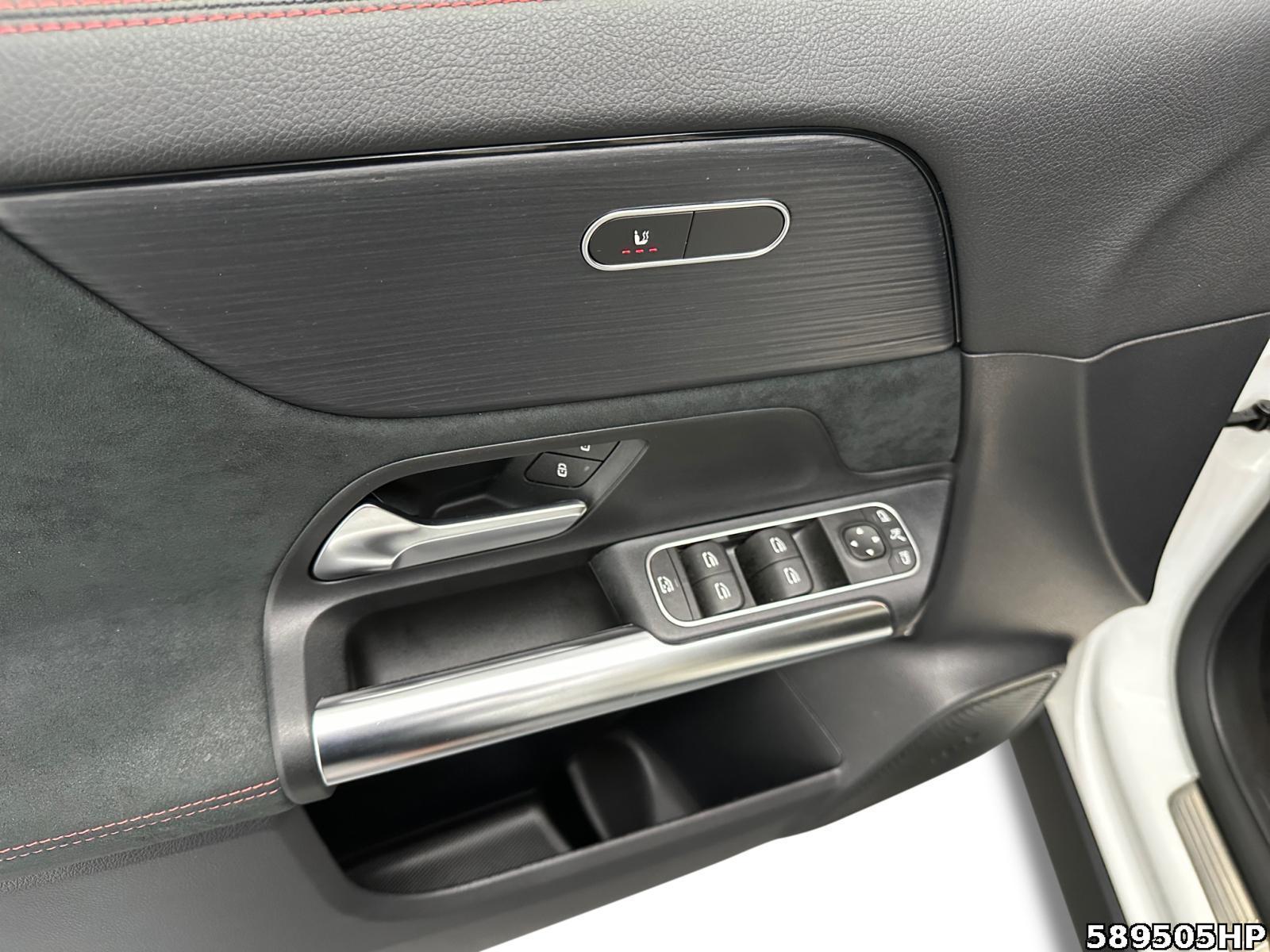 Fahrzeugabbildung Mercedes-Benz GLA 200 AMG LED DISTRONIC Rückfahrkamera