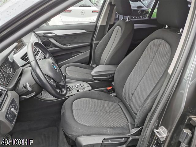 Fahrzeugabbildung BMW X1 sDrive18i, Advantage