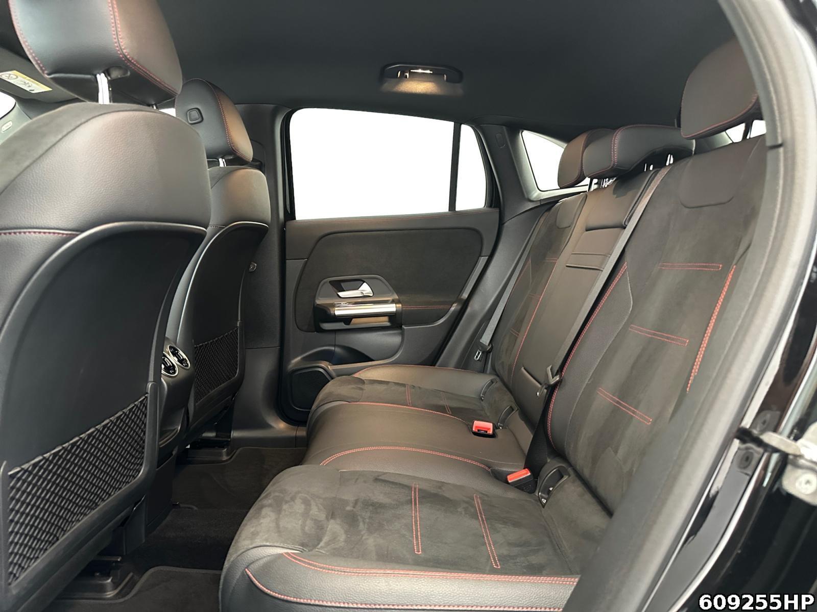Fahrzeugabbildung Mercedes-Benz EQA 4M AMG AHK DISTRONIC Totwinkel Alarmanl.