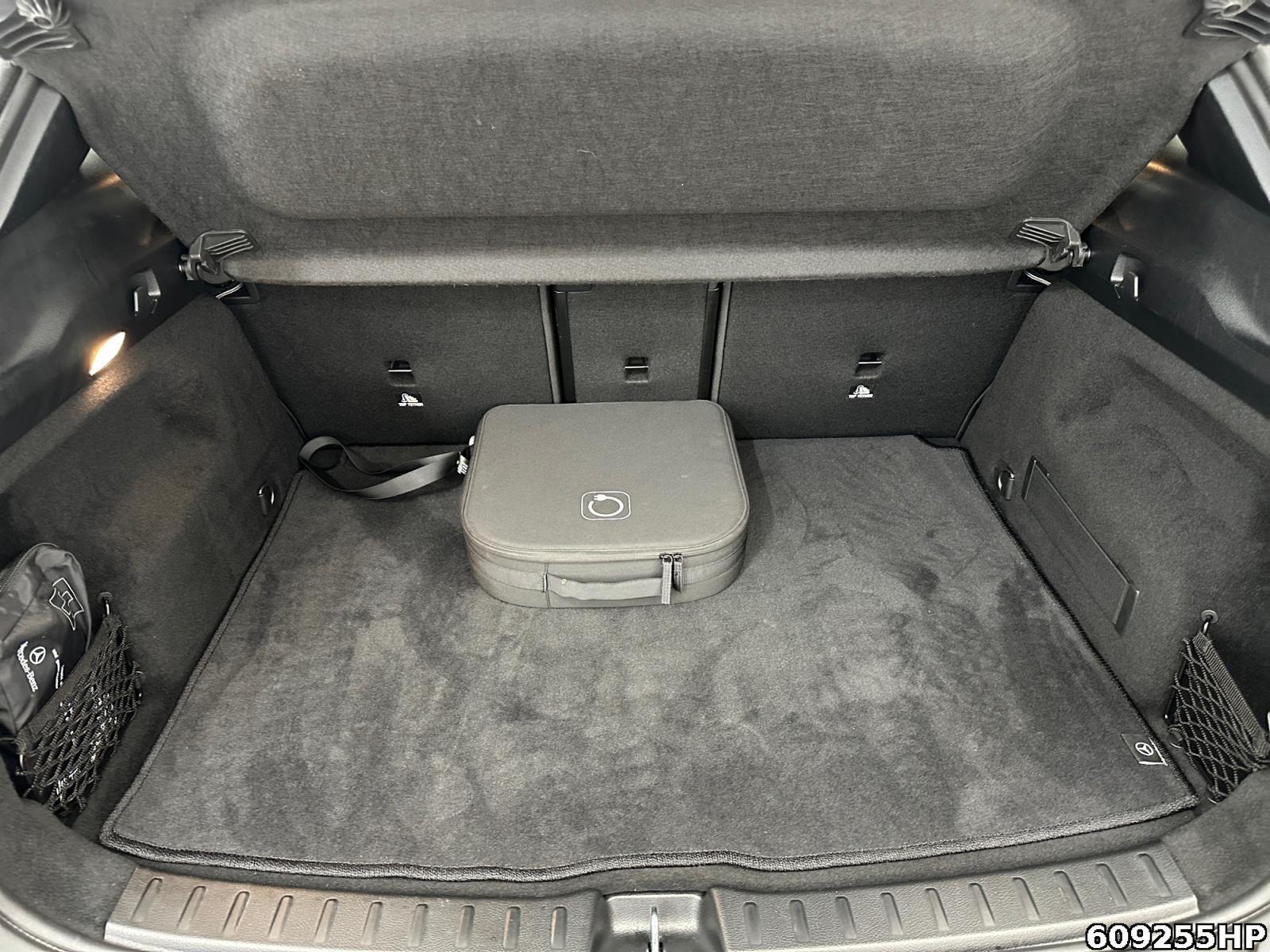 Fahrzeugabbildung Mercedes-Benz EQA 4M AMG AHK DISTRONIC Totwinkel Alarmanl.