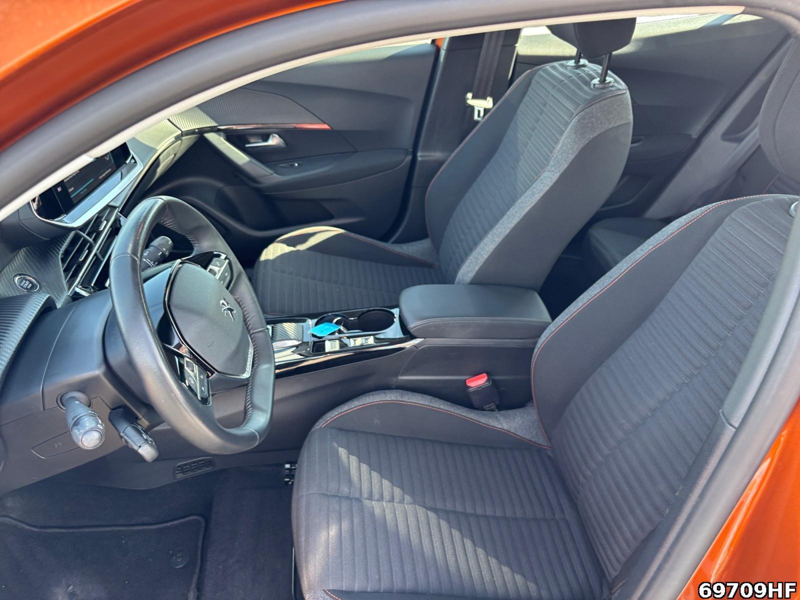 Fahrzeugabbildung Peugeot 2008 (e-)Active