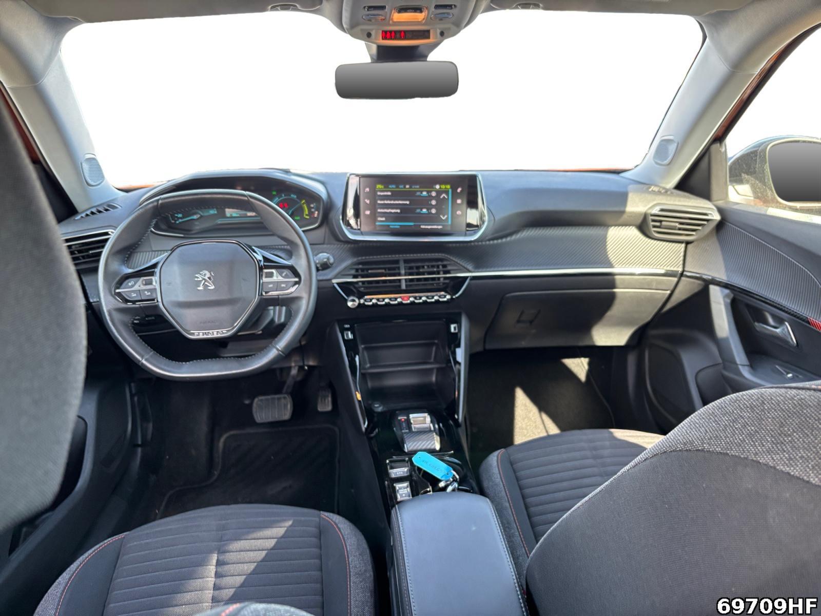 Fahrzeugabbildung Peugeot 2008 (e-)Active