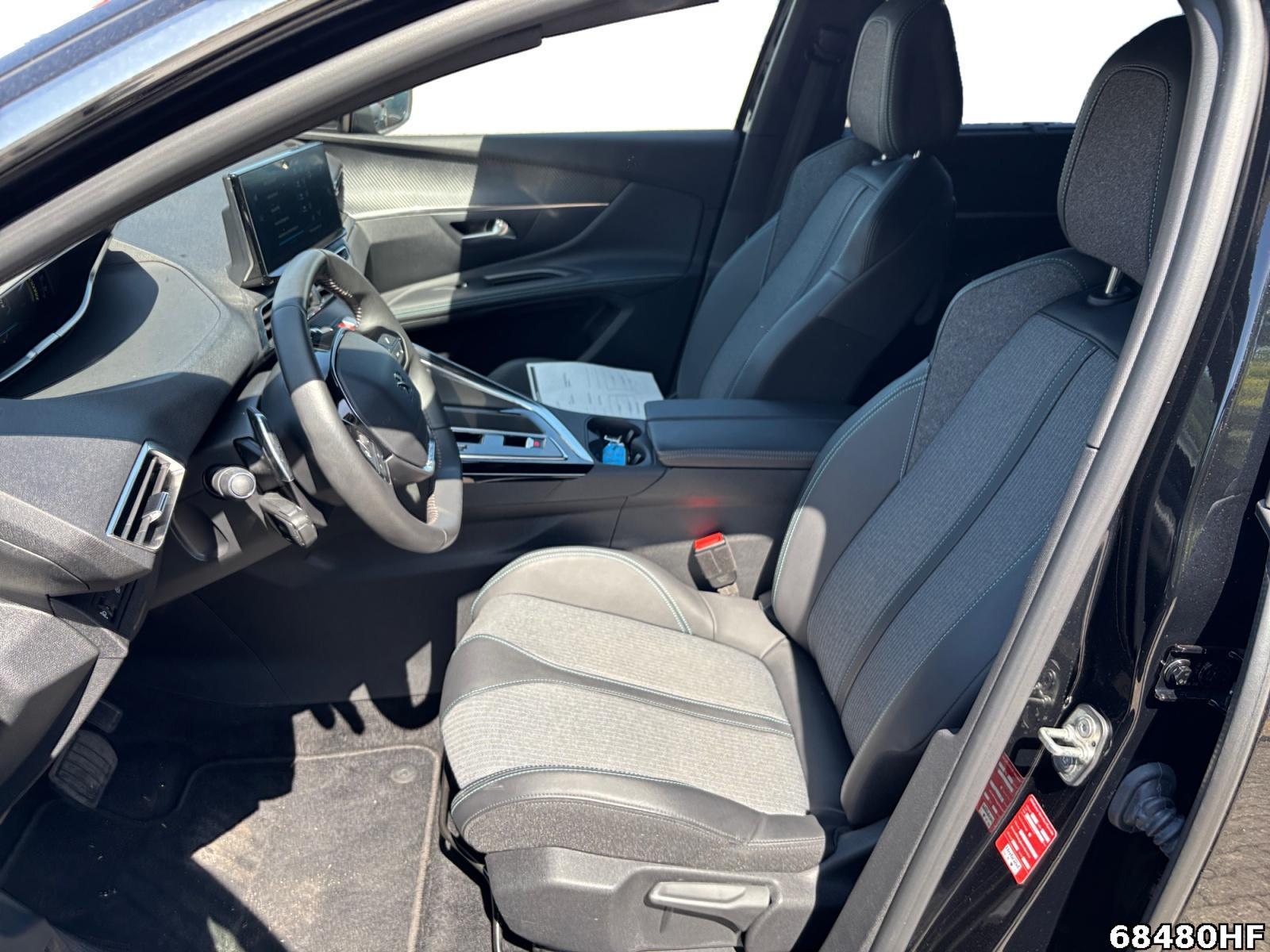 Fahrzeugabbildung Peugeot 5008 1.2 Hybrid 136 Allure Pack