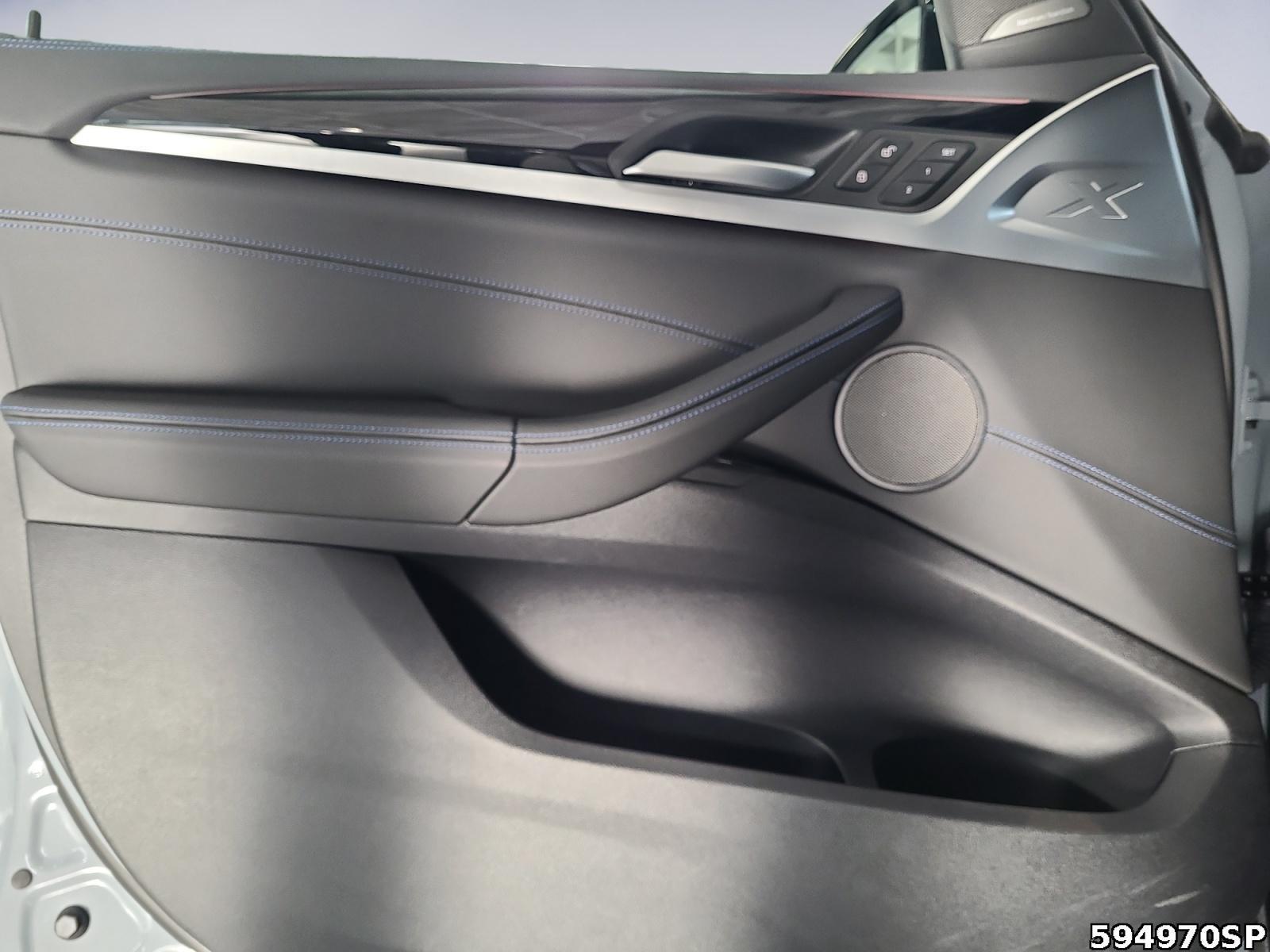 Fahrzeugabbildung BMW X4 M40 i Pano HUD Aeropaket