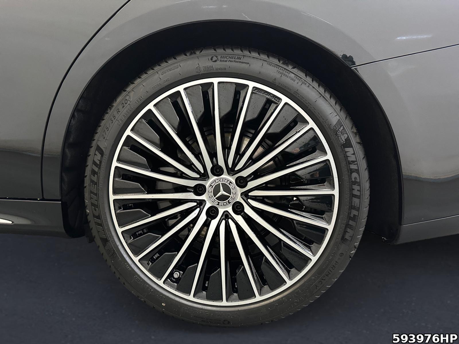 Fahrzeugabbildung Mercedes-Benz E 220 d T-Modell +AMG+AHK+PANO+BURMESTER+DISTRO+
