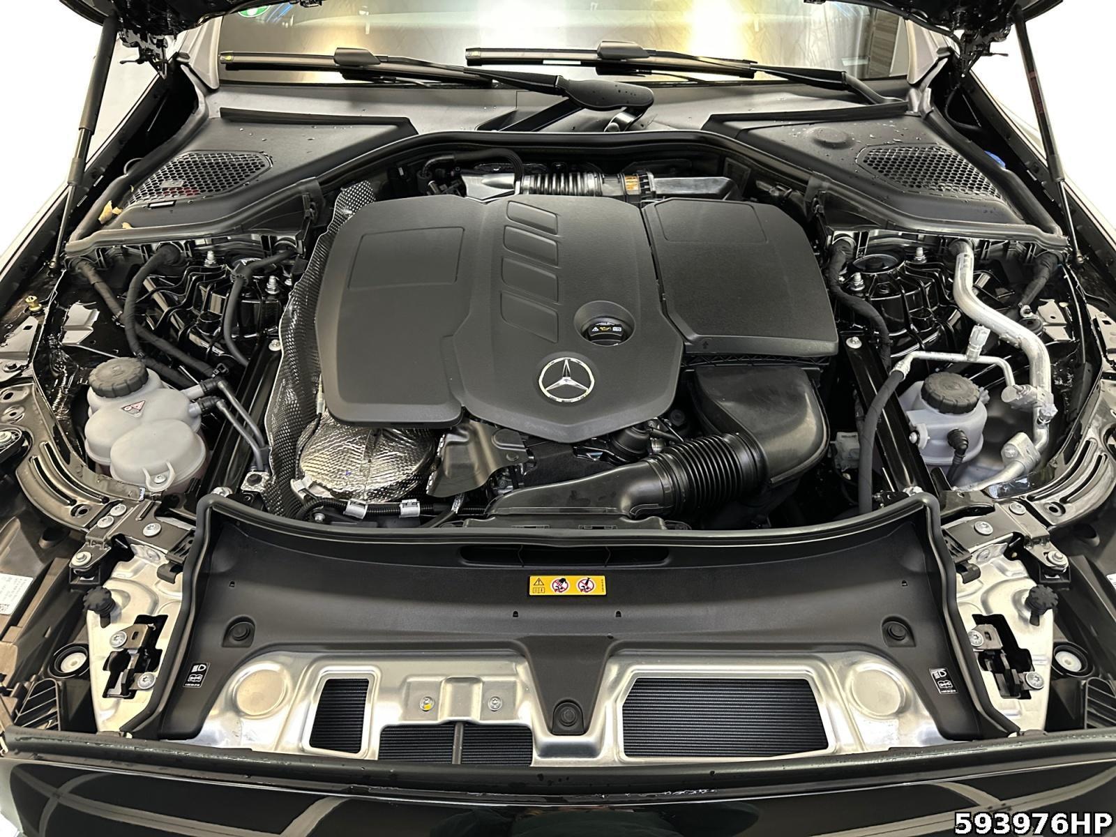 Fahrzeugabbildung Mercedes-Benz E 220 d T-Modell +AMG+AHK+PANO+BURMESTER+DISTRO+