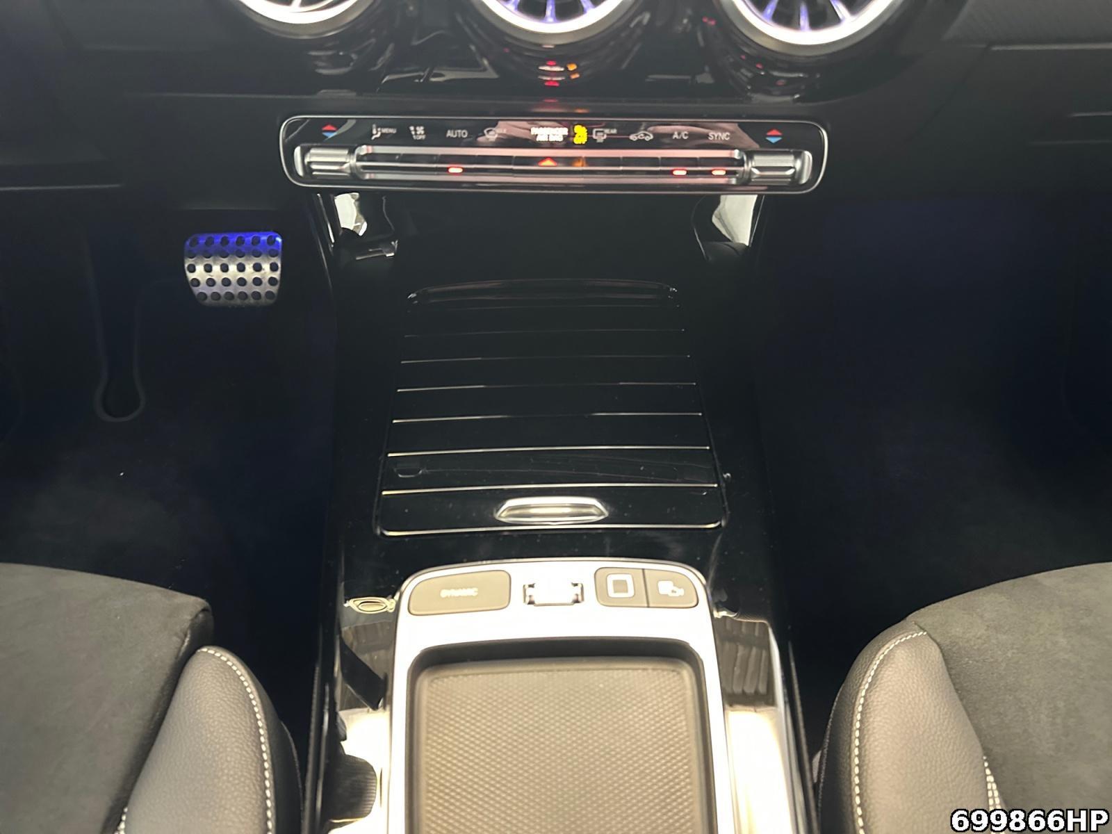 Fahrzeugabbildung Mercedes-Benz CLA 200 Coupé AMG Kamera Distronic Ambiente LED
