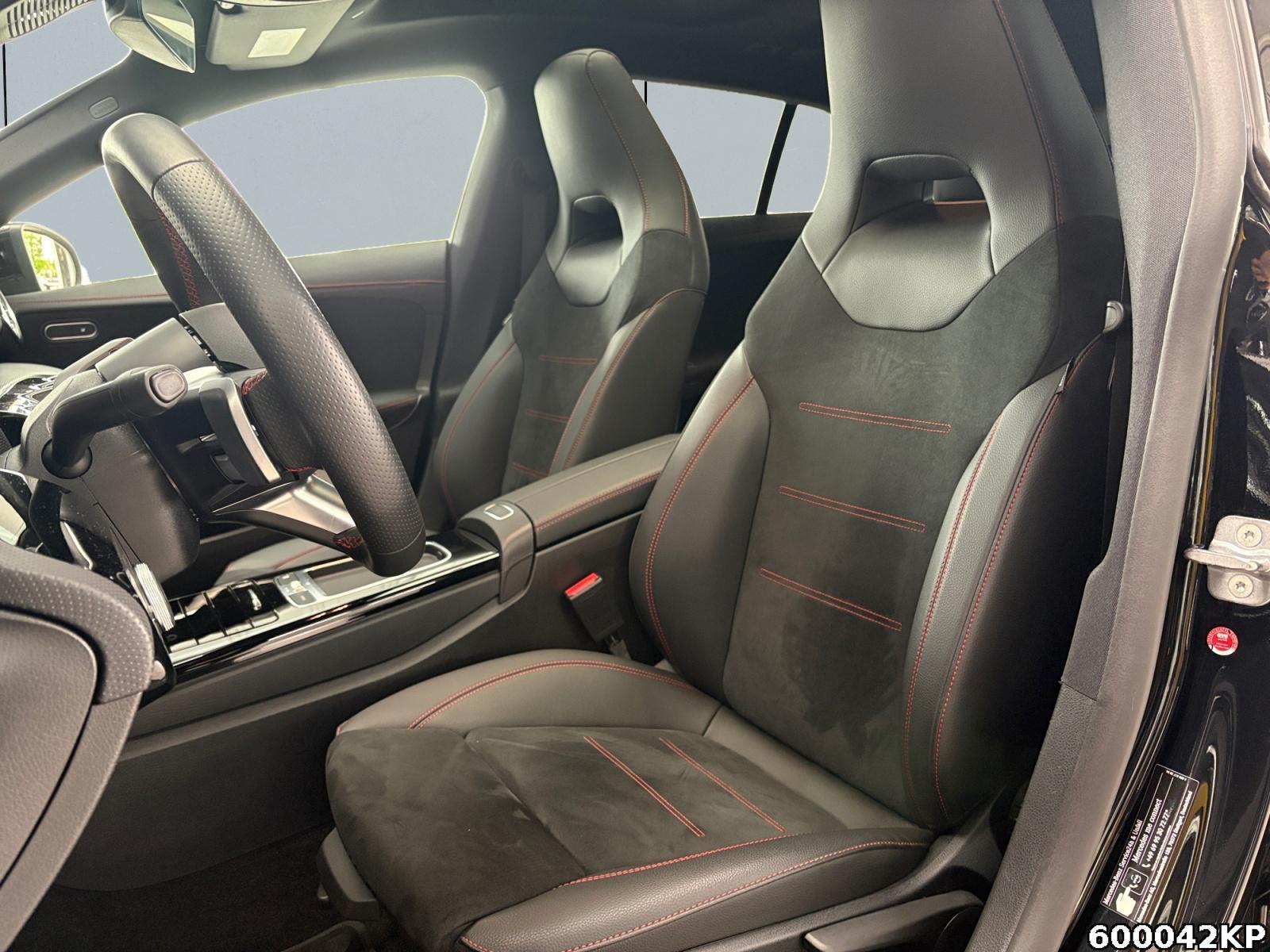 Fahrzeugabbildung Mercedes-Benz CLA 200 Shooting Brake AMG Pano Night Totw Distronic CarPla