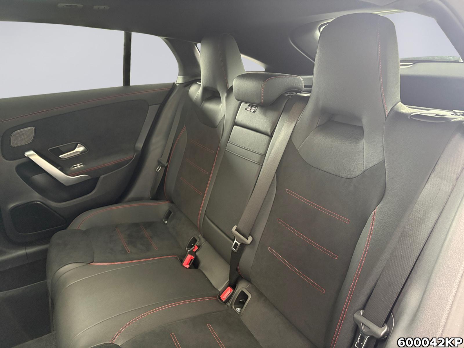 Fahrzeugabbildung Mercedes-Benz CLA 200 Shooting Brake AMG Pano Night Totw Distronic CarPla