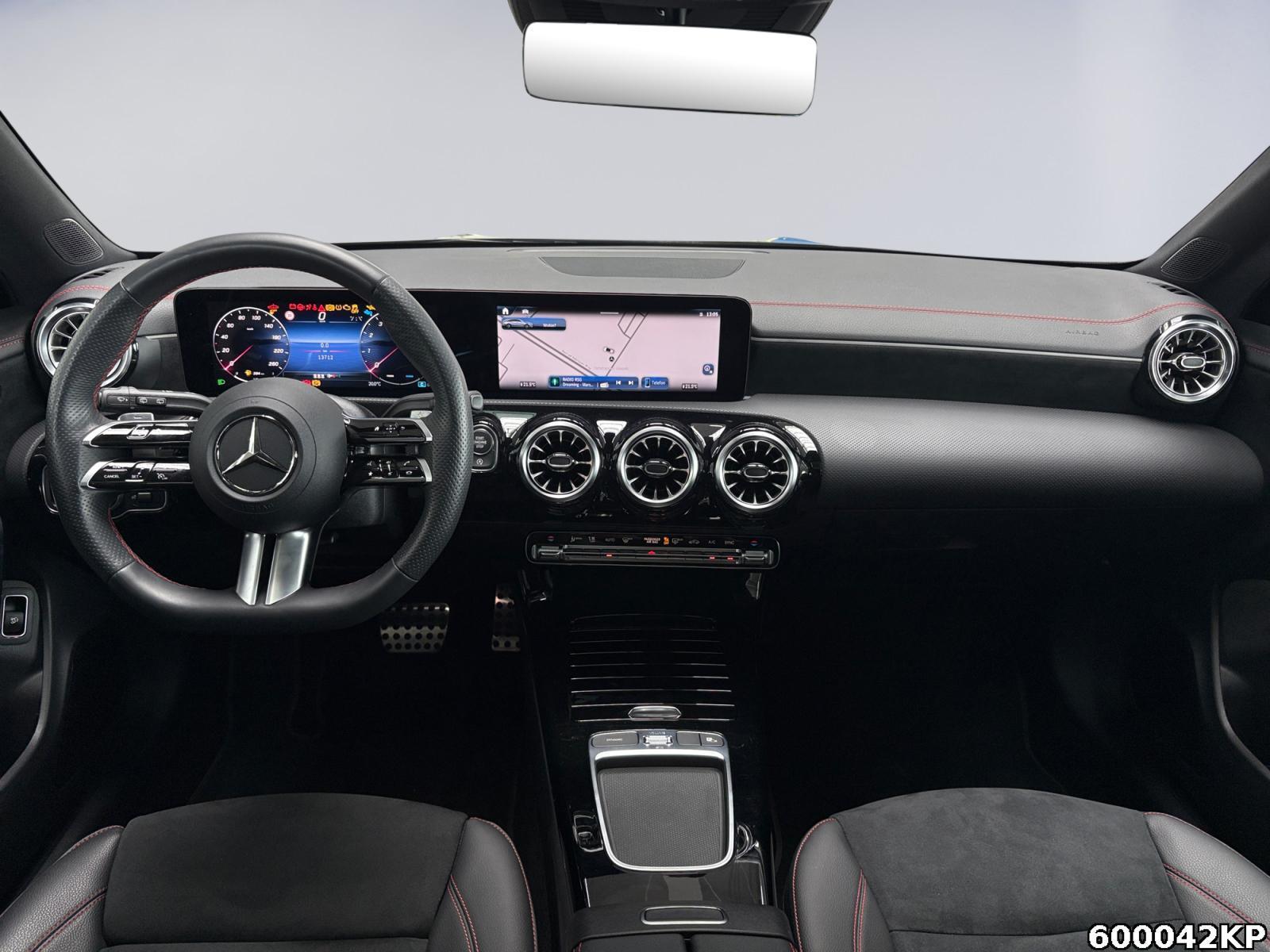 Fahrzeugabbildung Mercedes-Benz CLA 200 Shooting Brake AMG Pano Night Totw Distronic CarPla