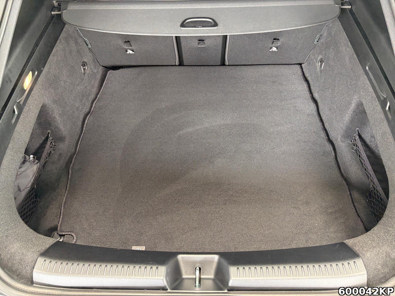 Fahrzeugabbildung Mercedes-Benz CLA 200 Shooting Brake AMG Pano Night Totw Distronic CarPla