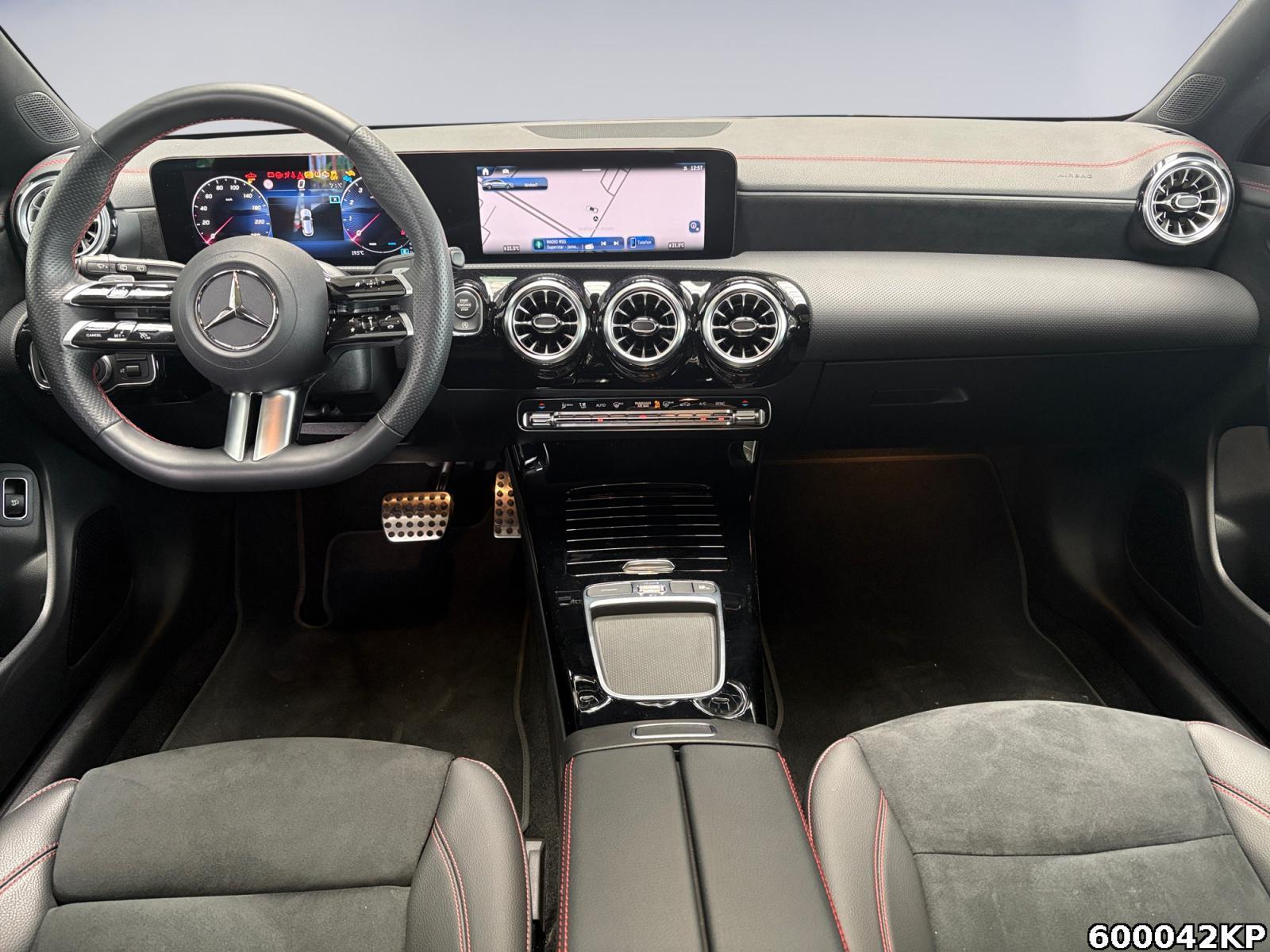 Fahrzeugabbildung Mercedes-Benz CLA 200 Shooting Brake AMG Pano Night Totw Distronic CarPla