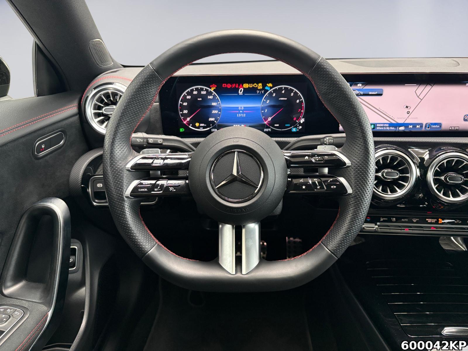Fahrzeugabbildung Mercedes-Benz CLA 200 Shooting Brake AMG Pano Night Totw Distronic CarPla
