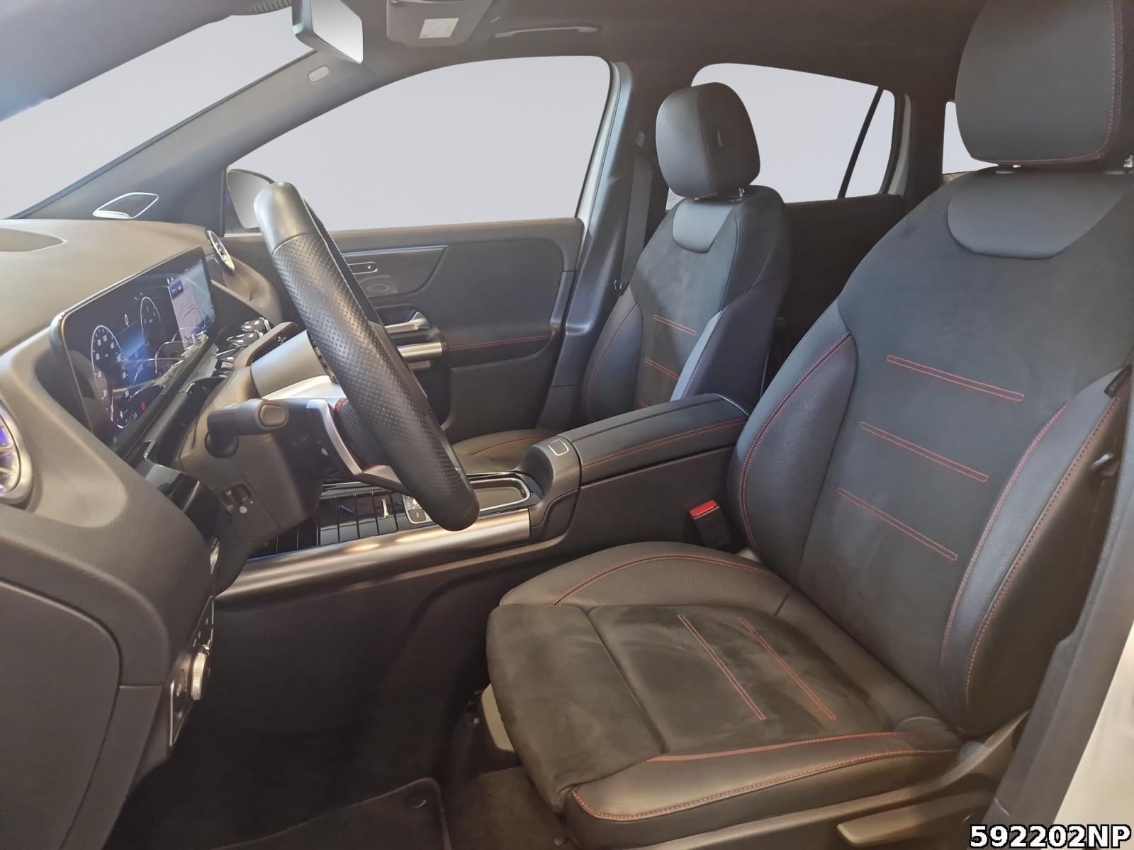 Fahrzeugabbildung Mercedes-Benz GLA 220 d 4M AMG Pano AHK Burmester Multibeam