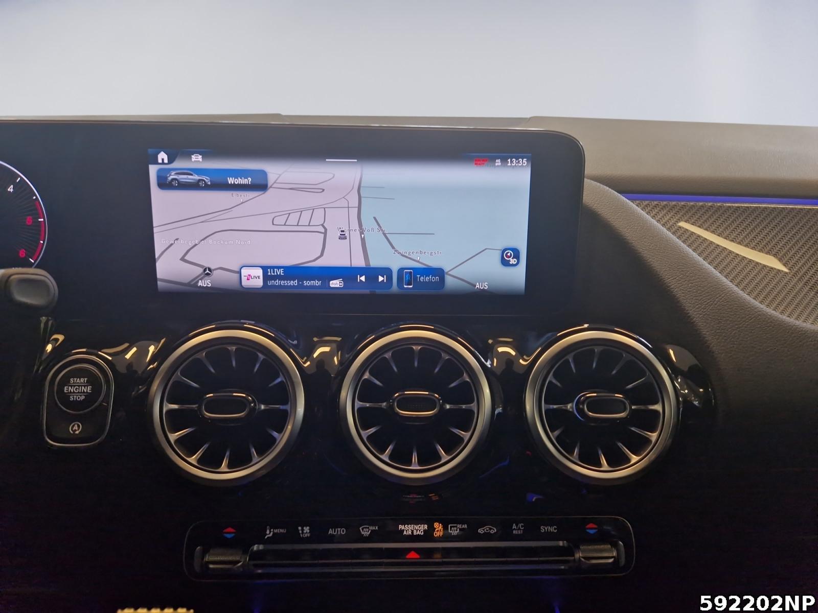 Fahrzeugabbildung Mercedes-Benz GLA 220 d 4M AMG Pano AHK Burmester Multibeam