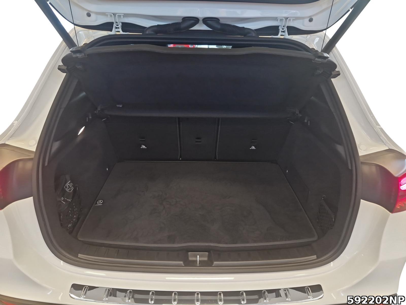 Fahrzeugabbildung Mercedes-Benz GLA 220 d 4M AMG Pano AHK Burmester Multibeam