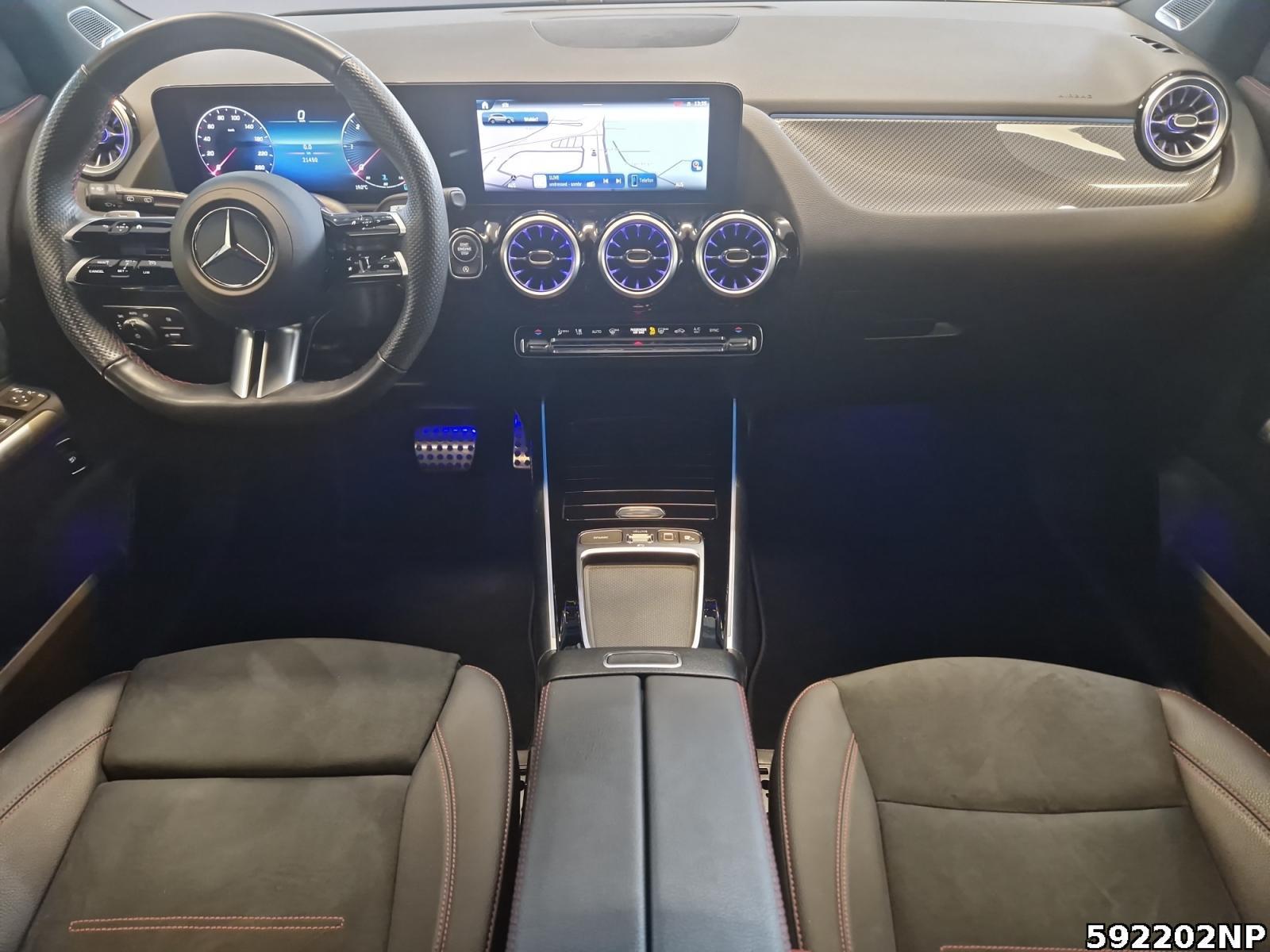 Fahrzeugabbildung Mercedes-Benz GLA 220 d 4M AMG Pano AHK Burmester Multibeam