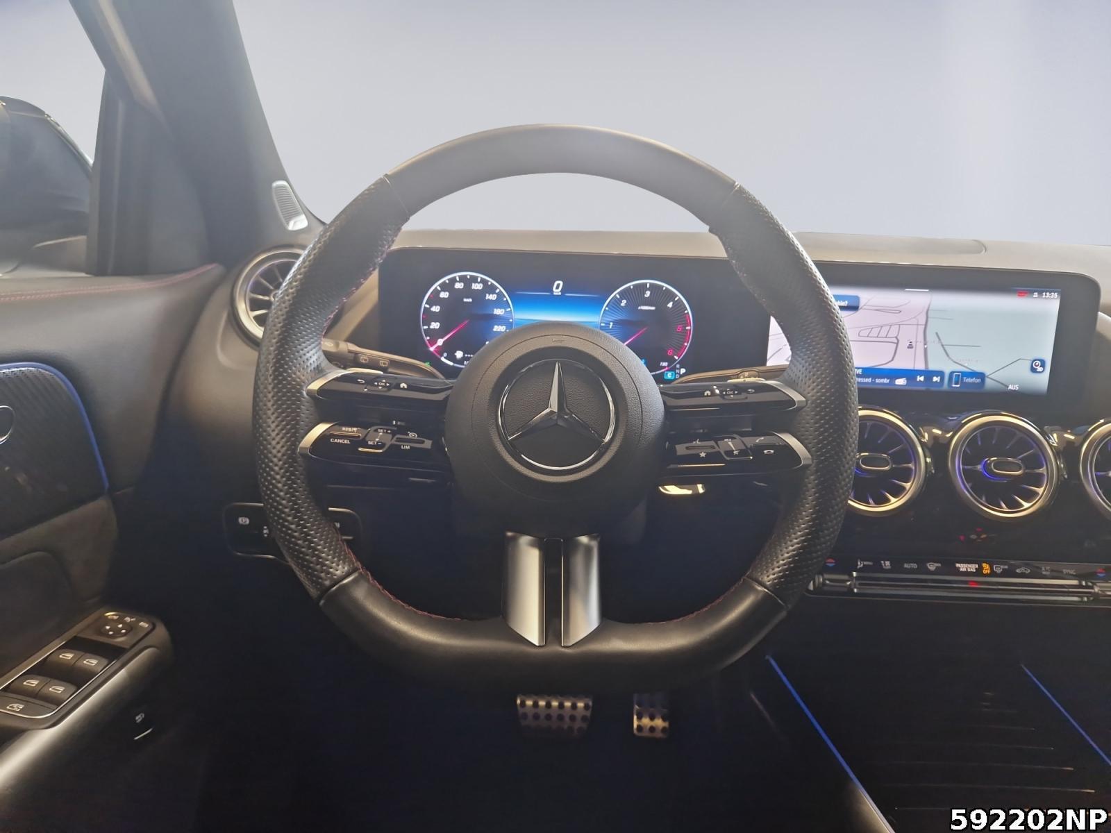 Fahrzeugabbildung Mercedes-Benz GLA 220 d 4M AMG Pano AHK Burmester Multibeam