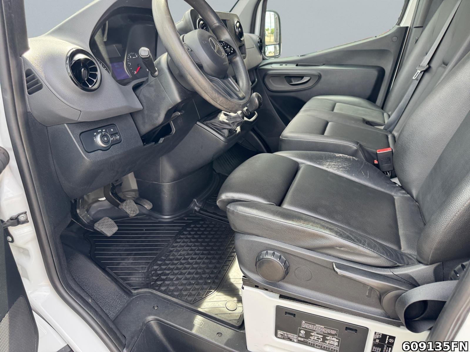 Fahrzeugabbildung Mercedes-Benz Sprinter 317 CDI *L1H1*AHK*Standheizung*MBUX-DAB