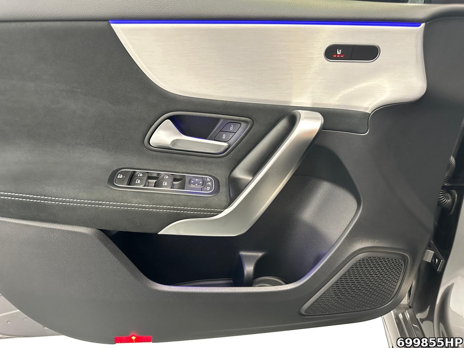 Fahrzeugabbildung Mercedes-Benz A 200 AMG Night DISTRONIC 19