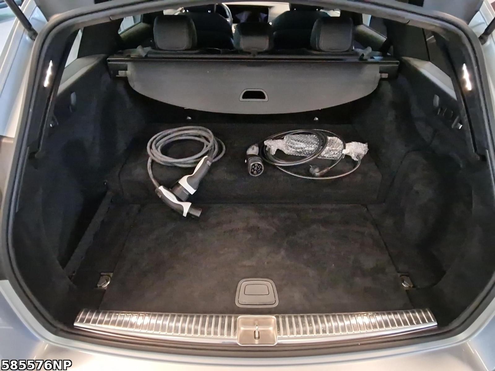 Fahrzeugabbildung Mercedes-Benz E 300 e T AMG Line Night HUD Burmester Distronic
