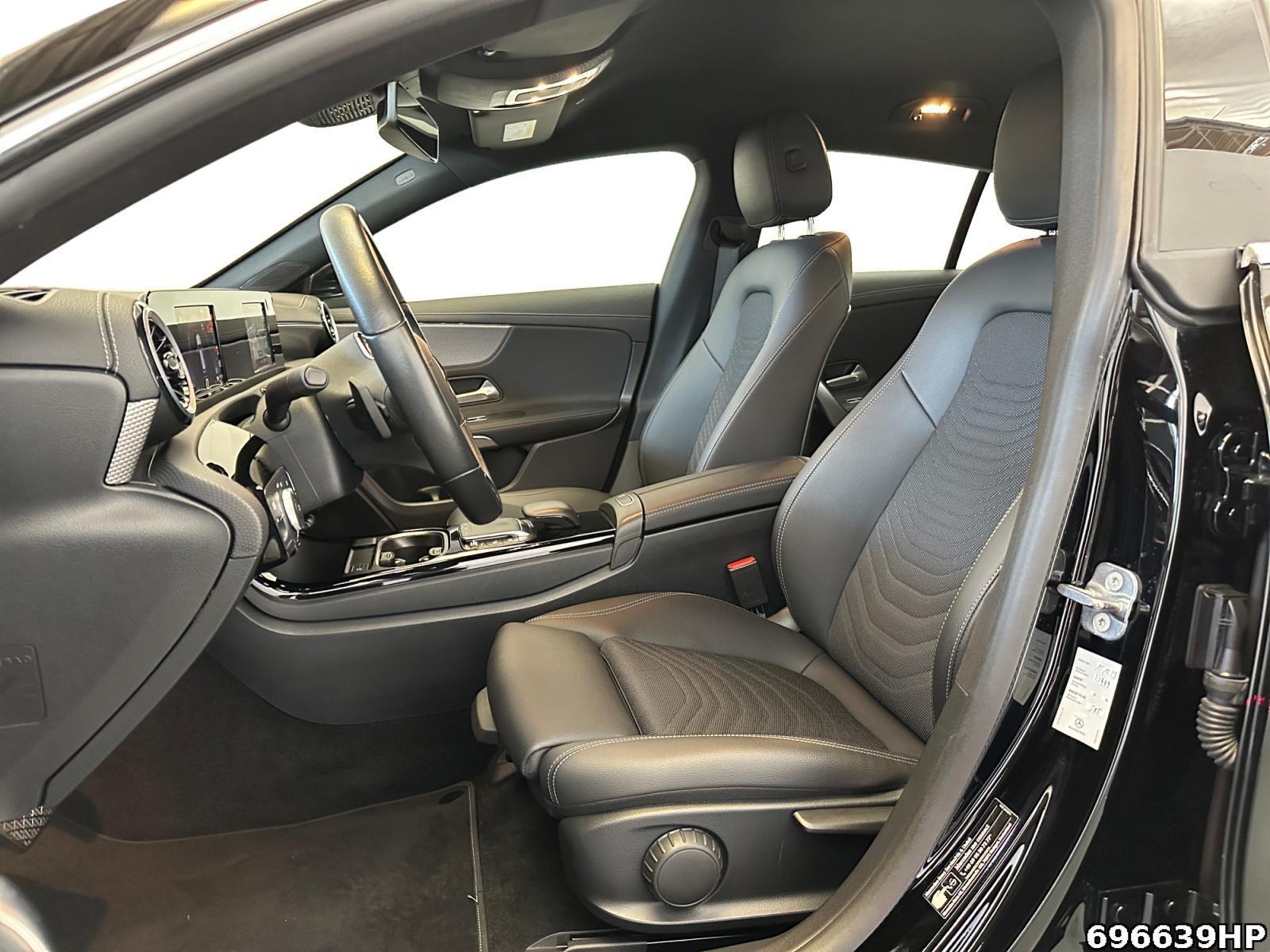 Fahrzeugabbildung Mercedes-Benz CLA 250 Shooting Brake e Progressive Kamera smartphone int.