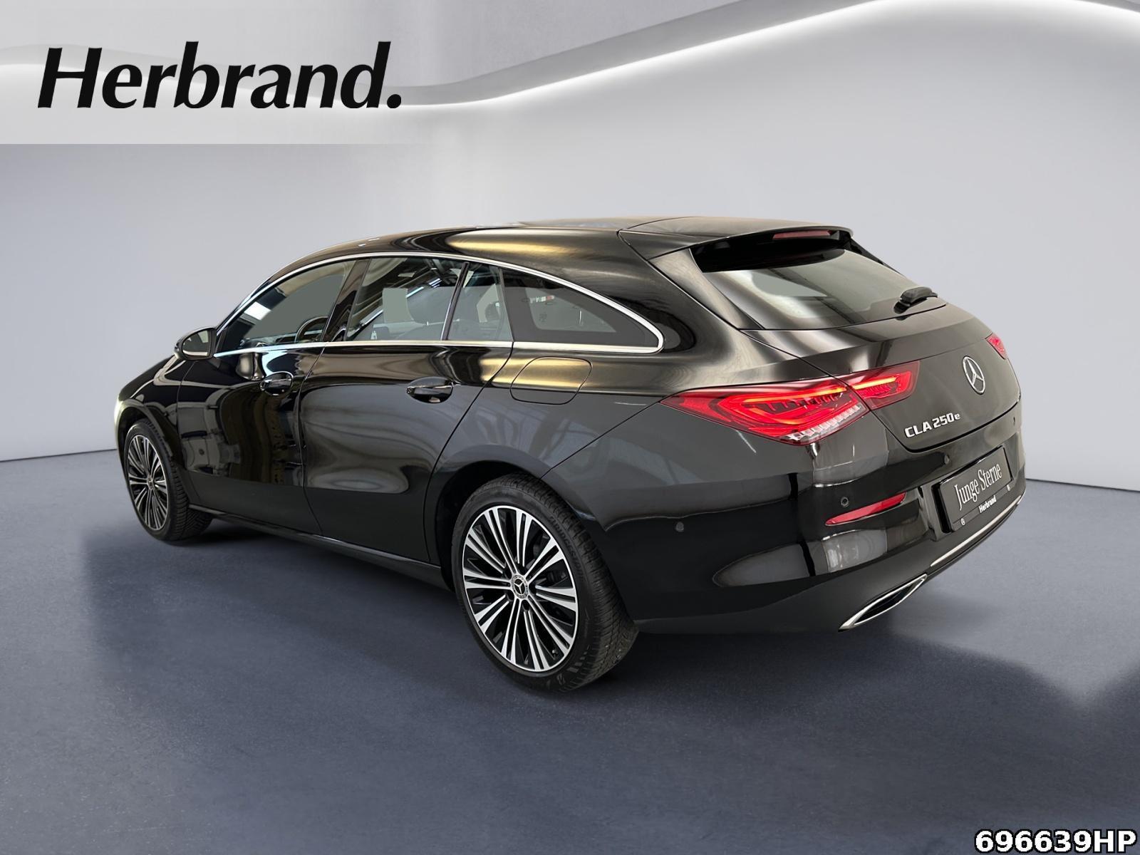 Fahrzeugabbildung Mercedes-Benz CLA 250 Shooting Brake e Progressive Kamera smartphone int.