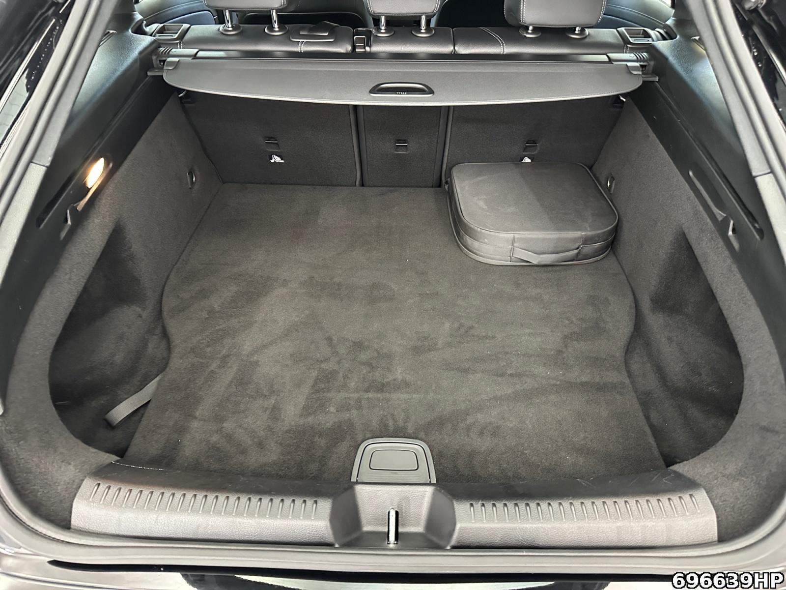 Fahrzeugabbildung Mercedes-Benz CLA 250 Shooting Brake e Progressive Kamera smartphone int.