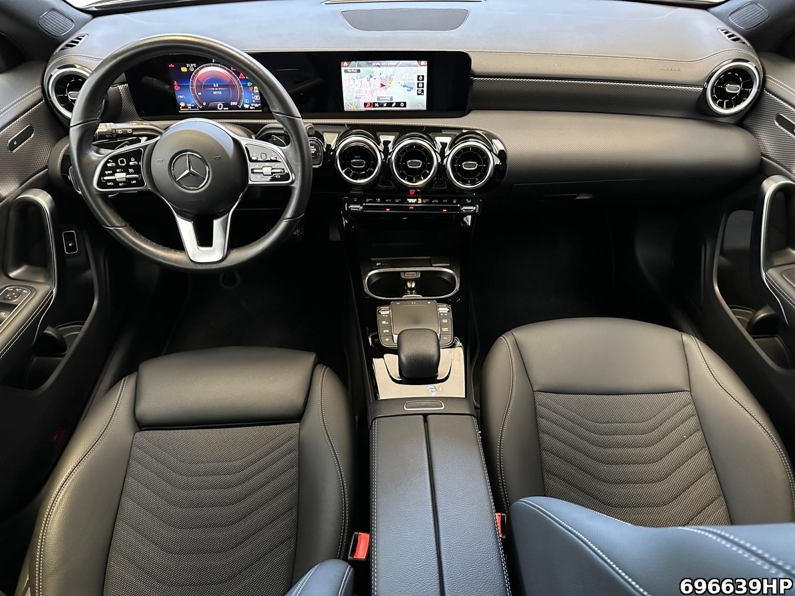 Fahrzeugabbildung Mercedes-Benz CLA 250 Shooting Brake e Progressive Kamera smartphone int.