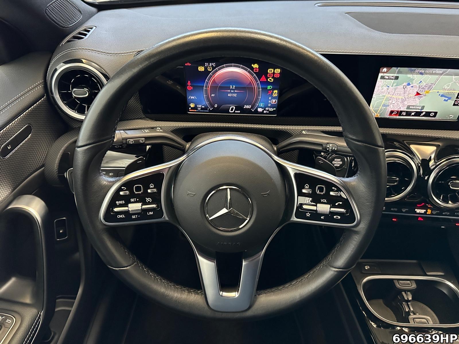 Fahrzeugabbildung Mercedes-Benz CLA 250 Shooting Brake e Progressive Kamera smartphone int.