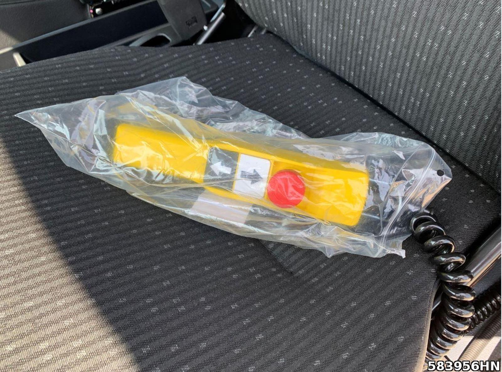 Fahrzeugabbildung FUSO Canter 3C15 Scattolini 3-Seiten Kipper Vfhrzg.