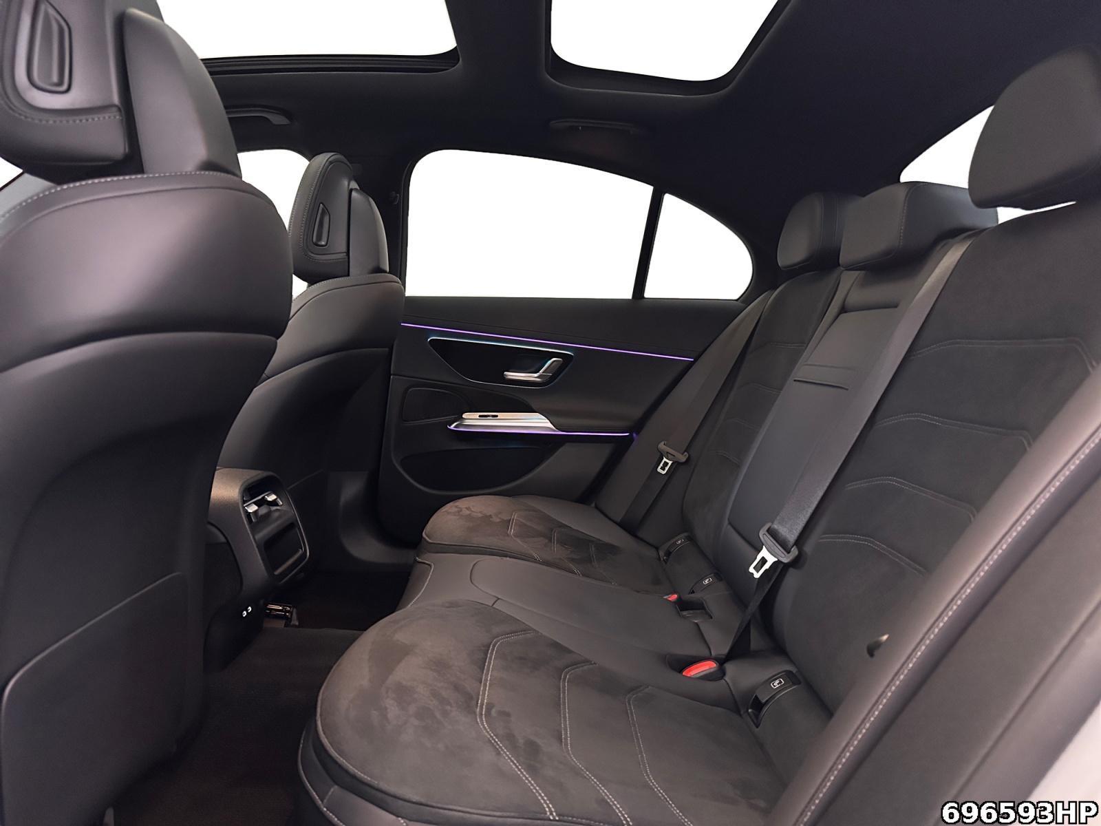 Fahrzeugabbildung Mercedes-Benz E 400 e 4M AMG Night Pano 360° DIGITAL LIGHT 20