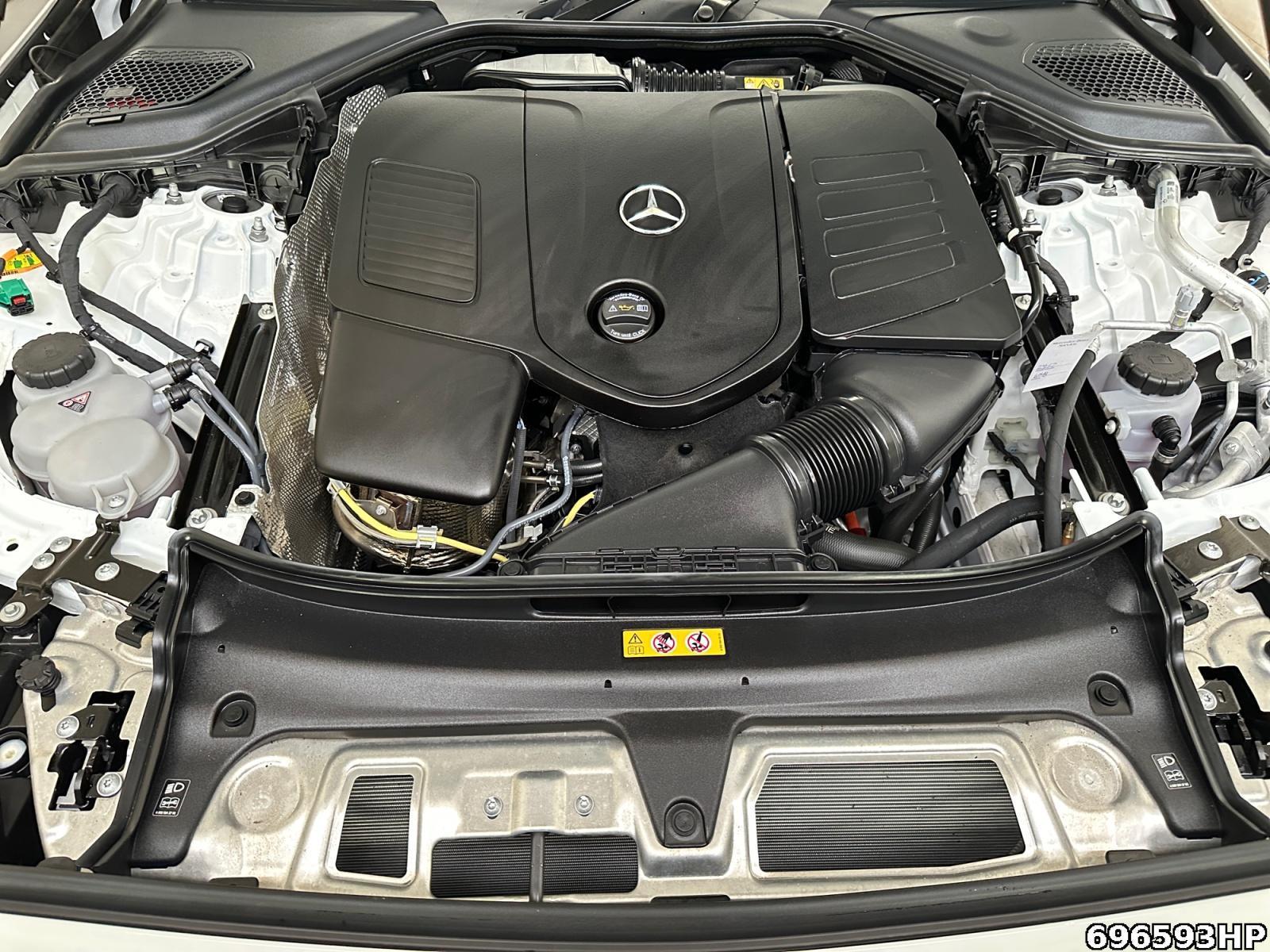 Fahrzeugabbildung Mercedes-Benz E 400 e 4M AMG Night Pano 360° DIGITAL LIGHT 20