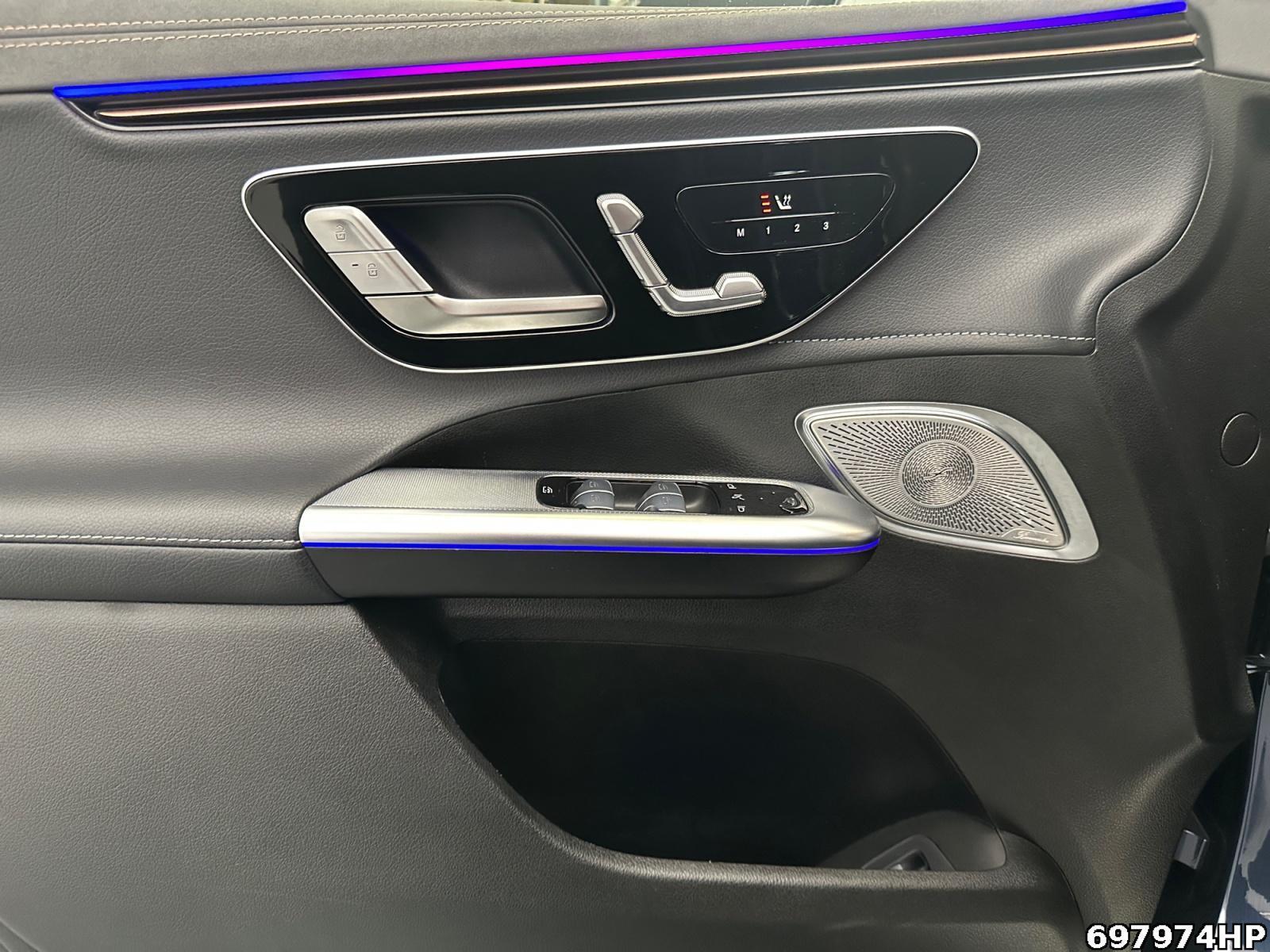 Fahrzeugabbildung Mercedes-Benz EQE SUV 350 4M Electric Art Pano DIGITAL 360°-K.