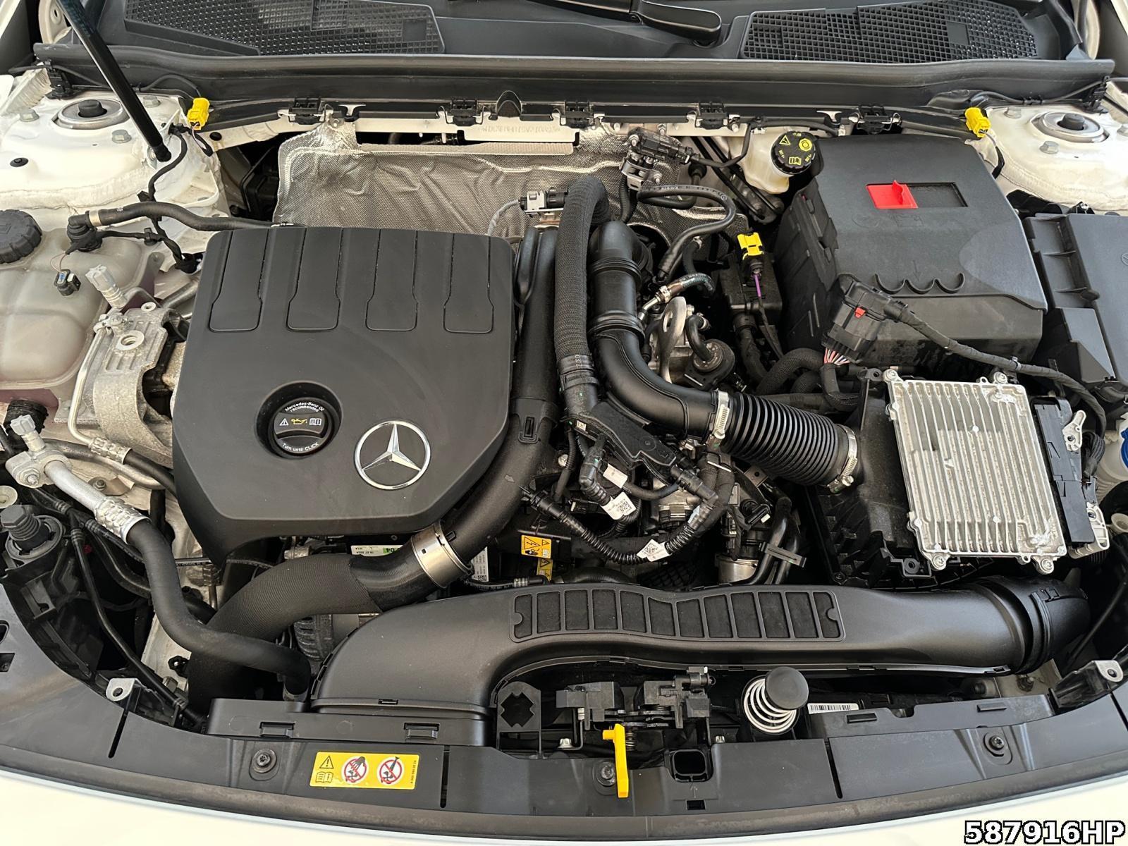 Fahrzeugabbildung Mercedes-Benz A 200 AMG Line Night DISTRONIC AHK Kamera Ambie