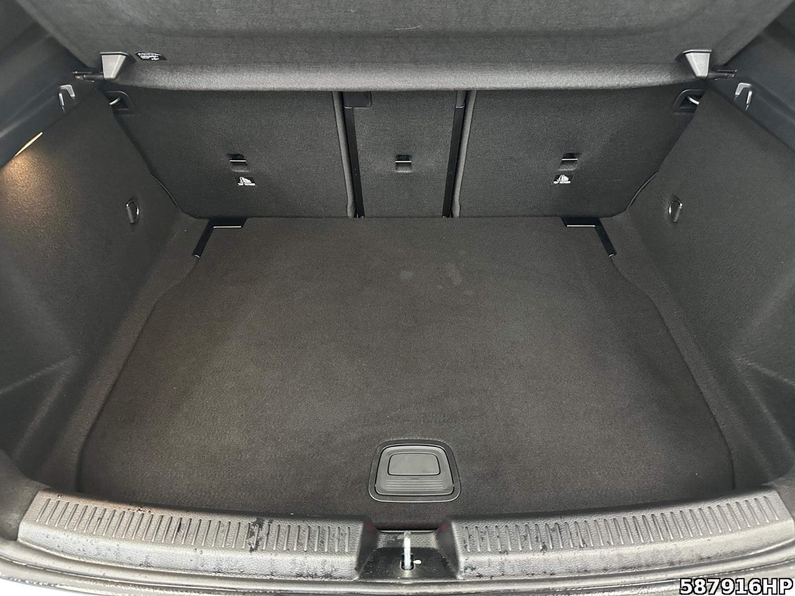 Fahrzeugabbildung Mercedes-Benz A 200 AMG Line Night DISTRONIC AHK Kamera Ambie