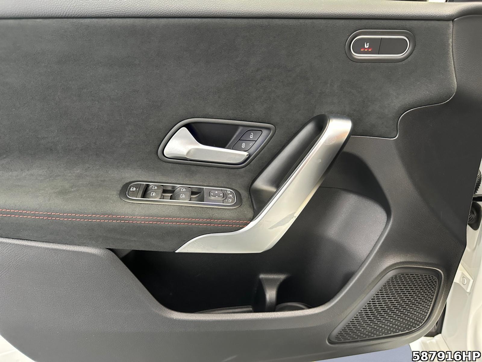 Fahrzeugabbildung Mercedes-Benz A 200 AMG Line Night DISTRONIC AHK Kamera Ambie