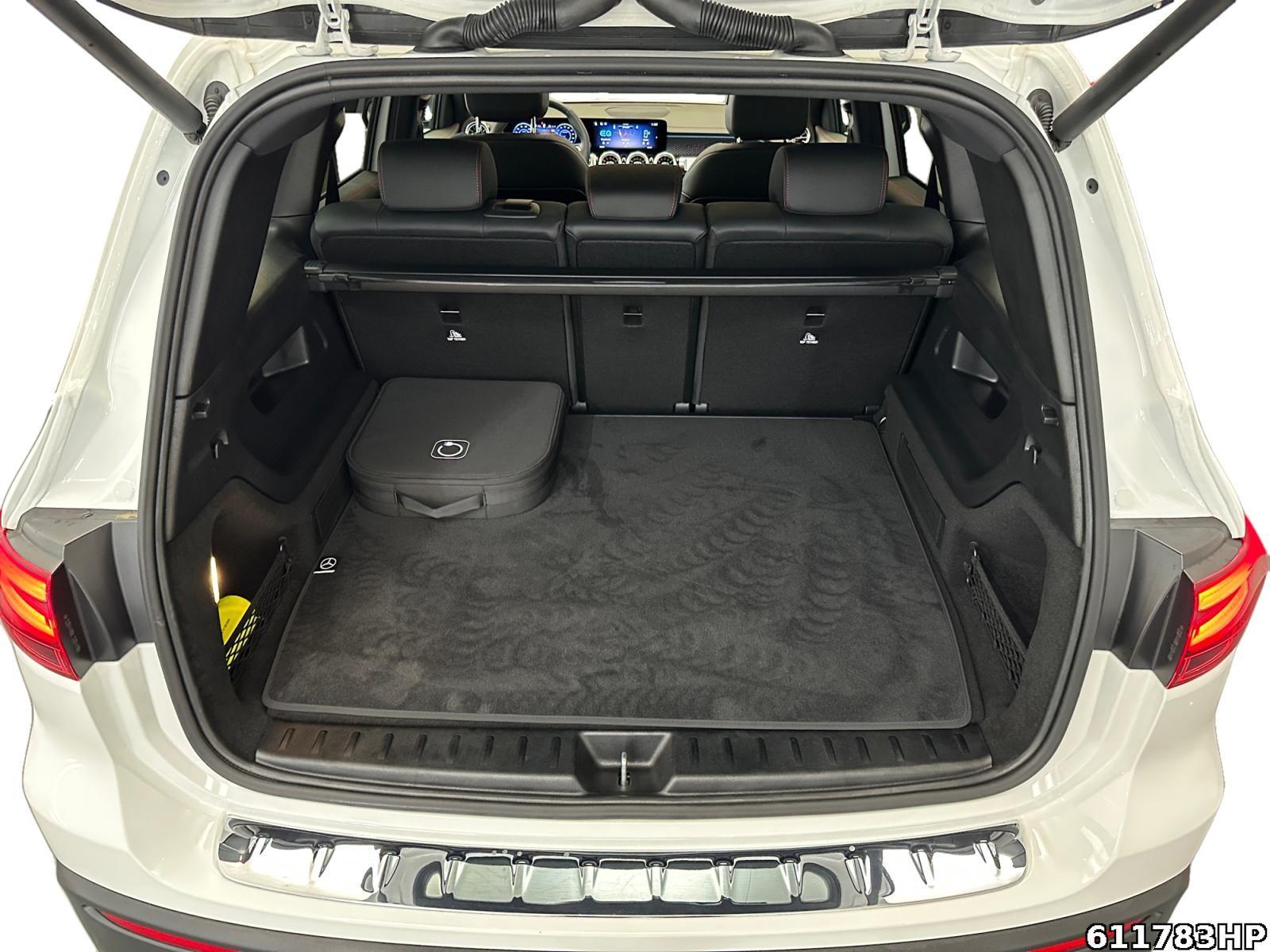 Fahrzeugabbildung Mercedes-Benz EQB 4M AMG Pano AHK Night 360° LED Keyless.