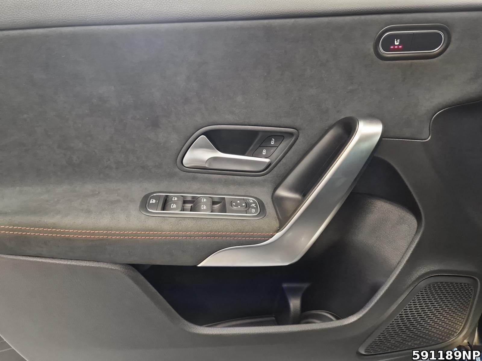 Fahrzeugabbildung Mercedes-Benz A 200 AMG DISTRONIC Ambiente Kamera KEYLESS