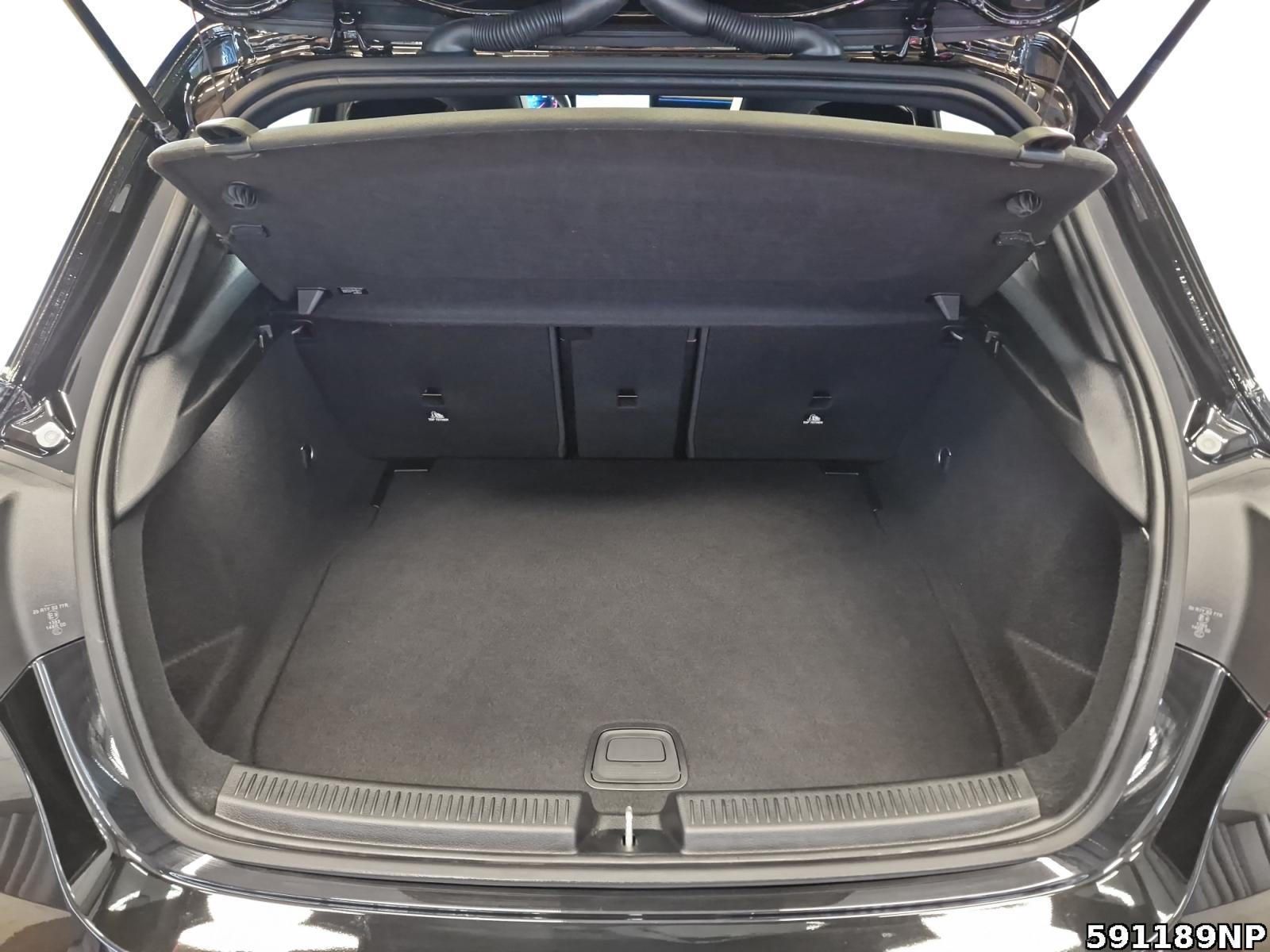 Fahrzeugabbildung Mercedes-Benz A 200 AMG DISTRONIC Ambiente Kamera KEYLESS