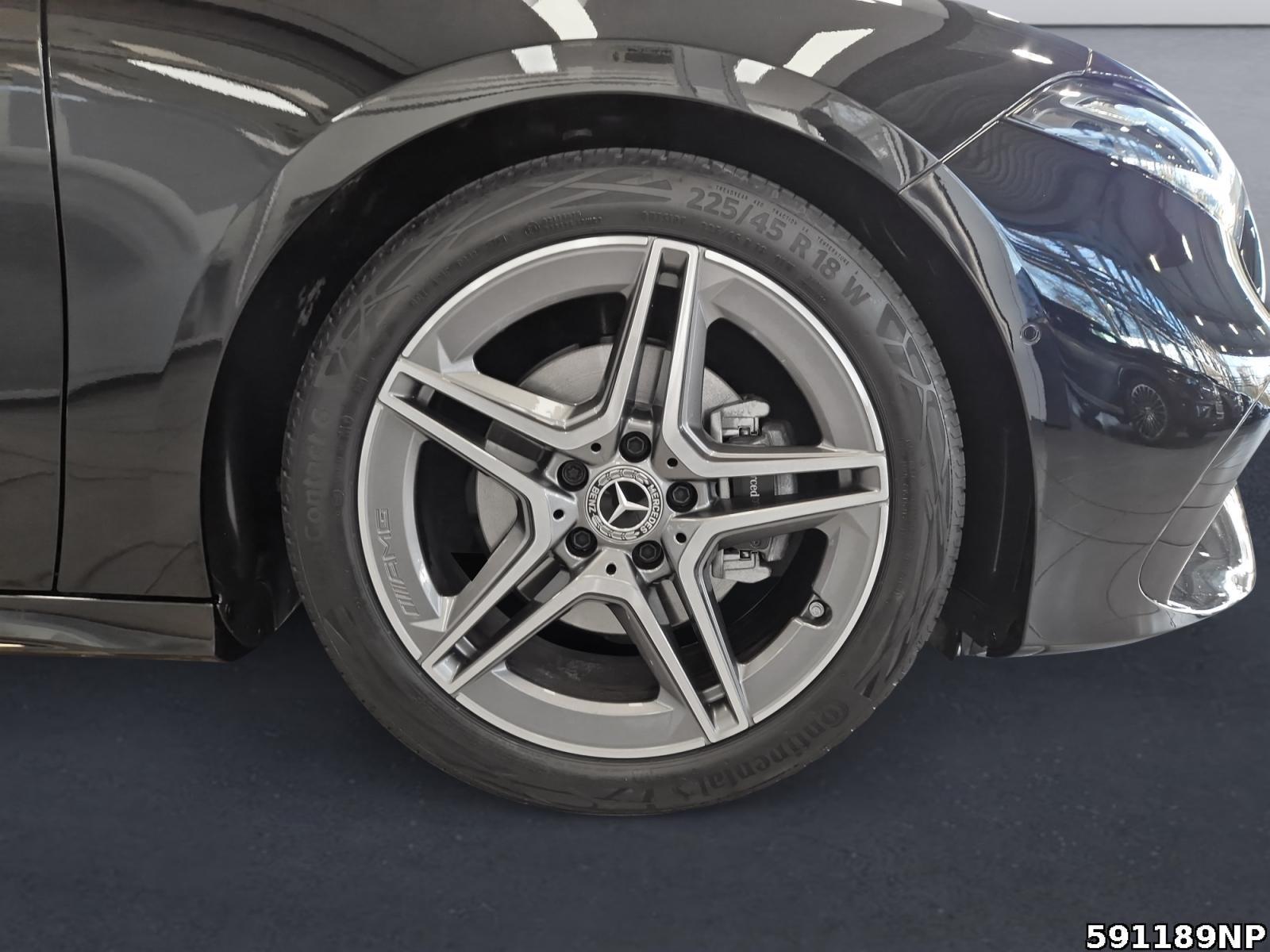 Fahrzeugabbildung Mercedes-Benz A 200 AMG DISTRONIC Ambiente Kamera KEYLESS