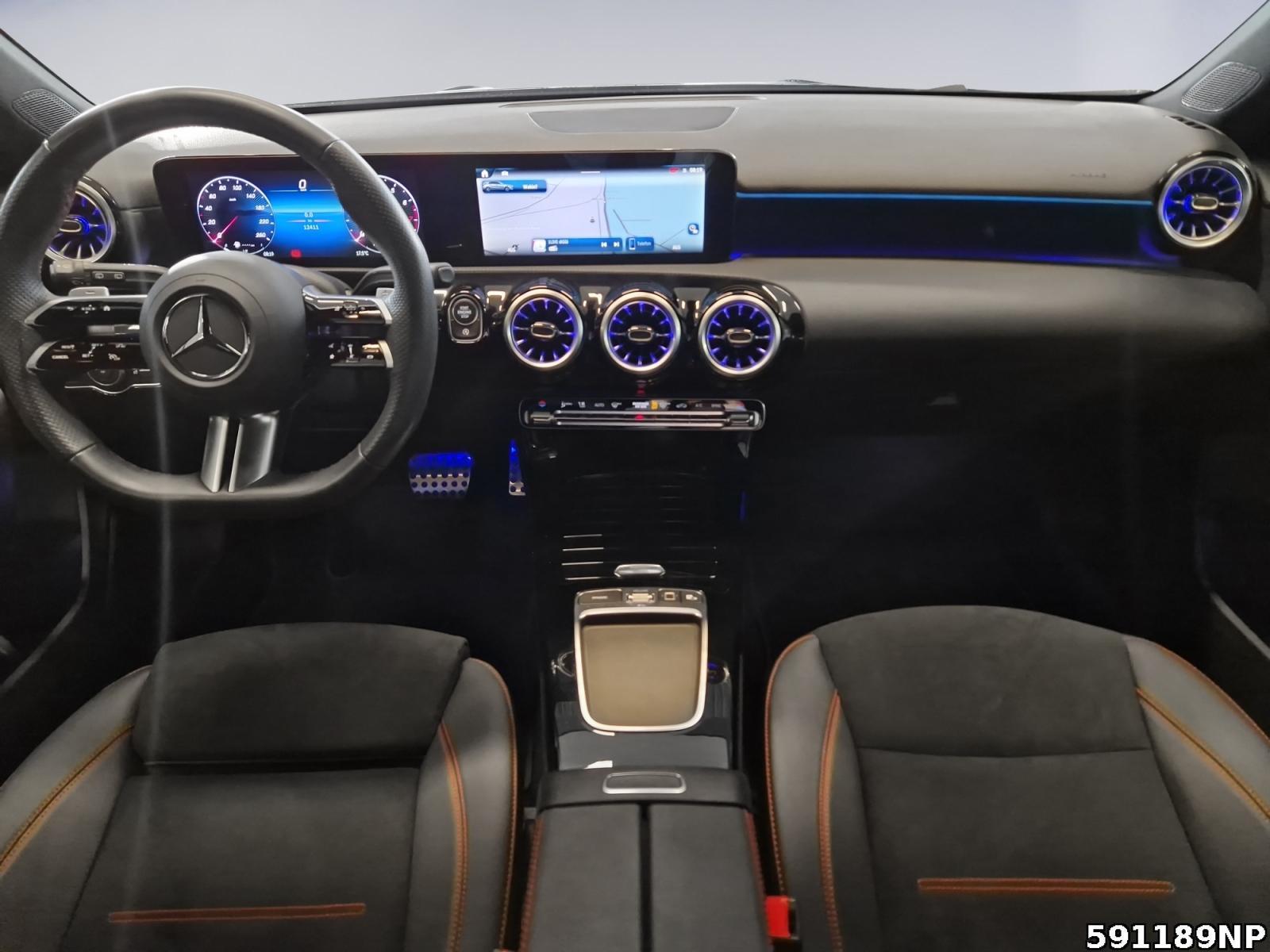 Fahrzeugabbildung Mercedes-Benz A 200 AMG DISTRONIC Ambiente Kamera KEYLESS