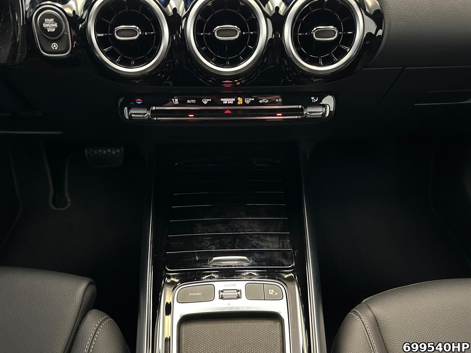 Fahrzeugabbildung Mercedes-Benz GLA 200 Progressive Lenkradhzg LED Kamera 18