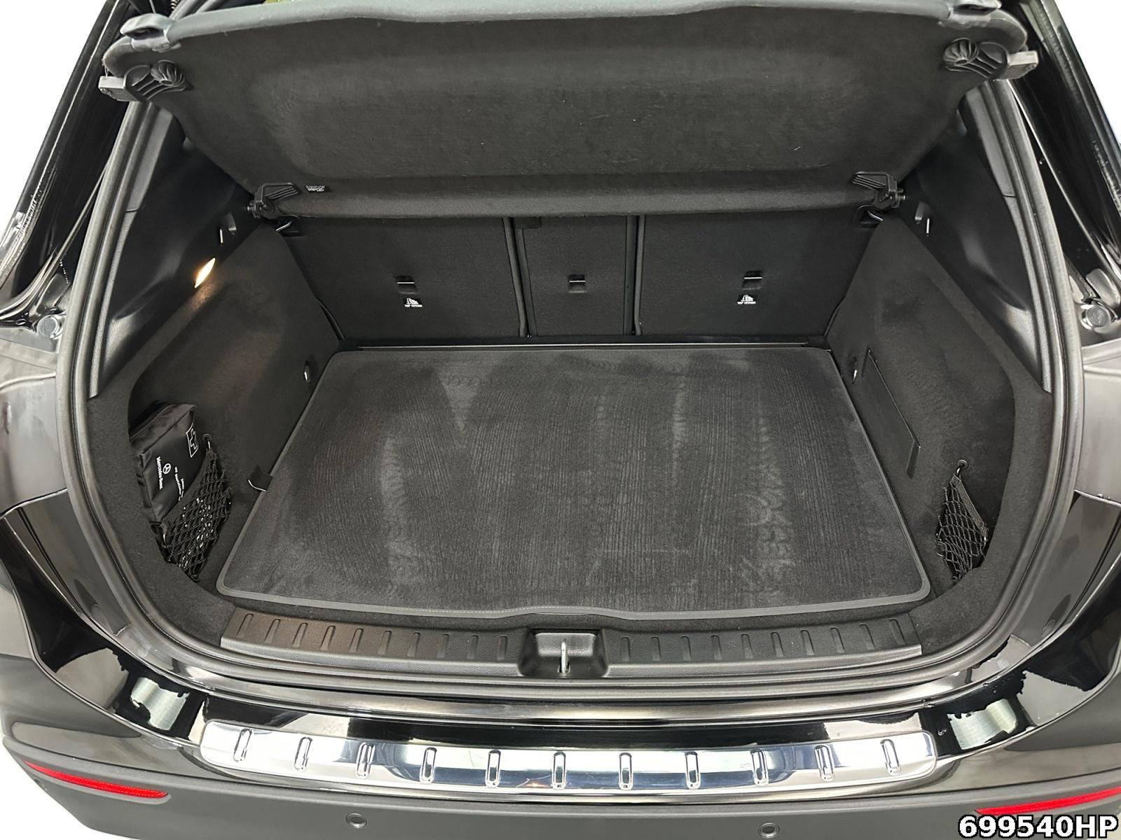 Fahrzeugabbildung Mercedes-Benz GLA 200 Progressive Lenkradhzg LED Kamera 18