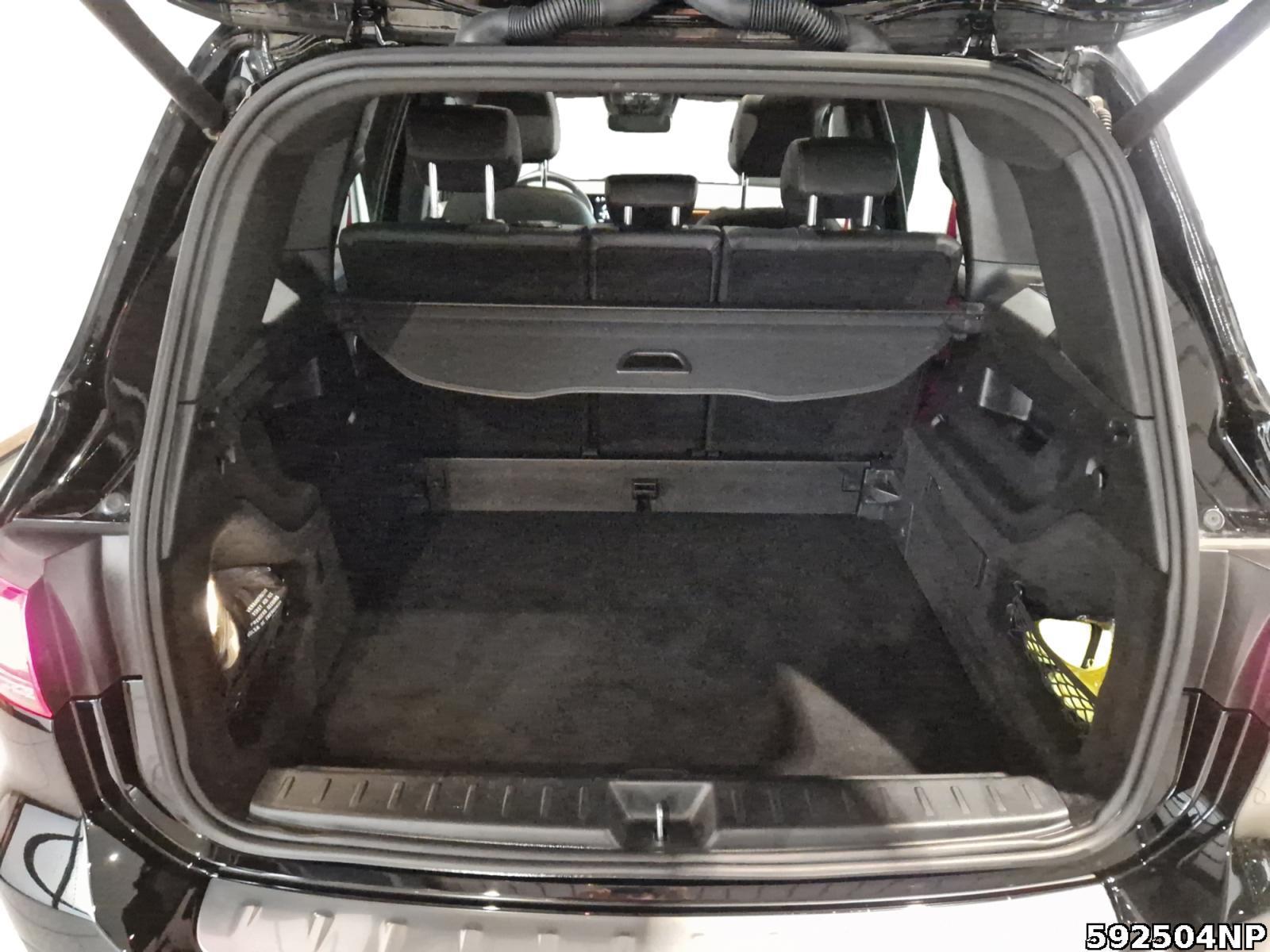 Fahrzeugabbildung Mercedes-Benz GLB 35 AMG 4M Night Pano DISTRONIC AHK Ambiente