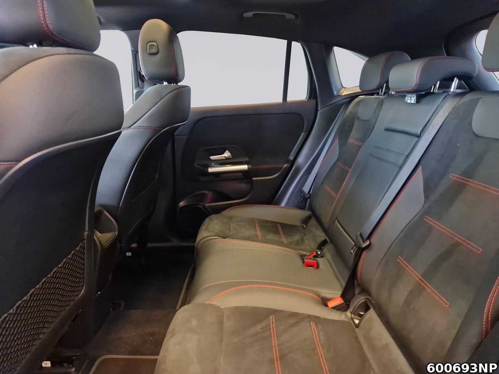 Fahrzeugabbildung Mercedes-Benz EQA AMG Line Panorama LED Kamera Totwinkel